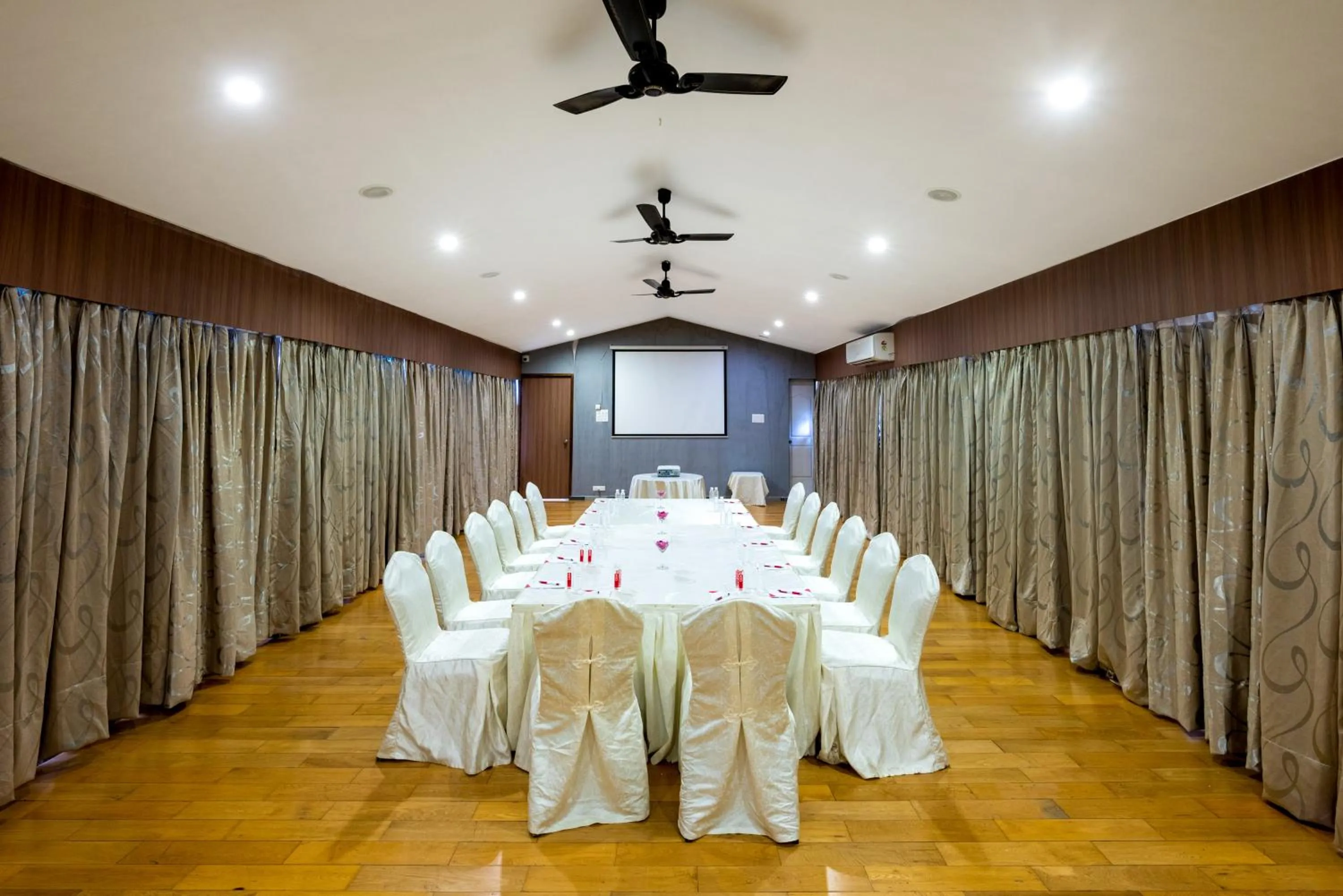 Freesia Resort by Express Inn