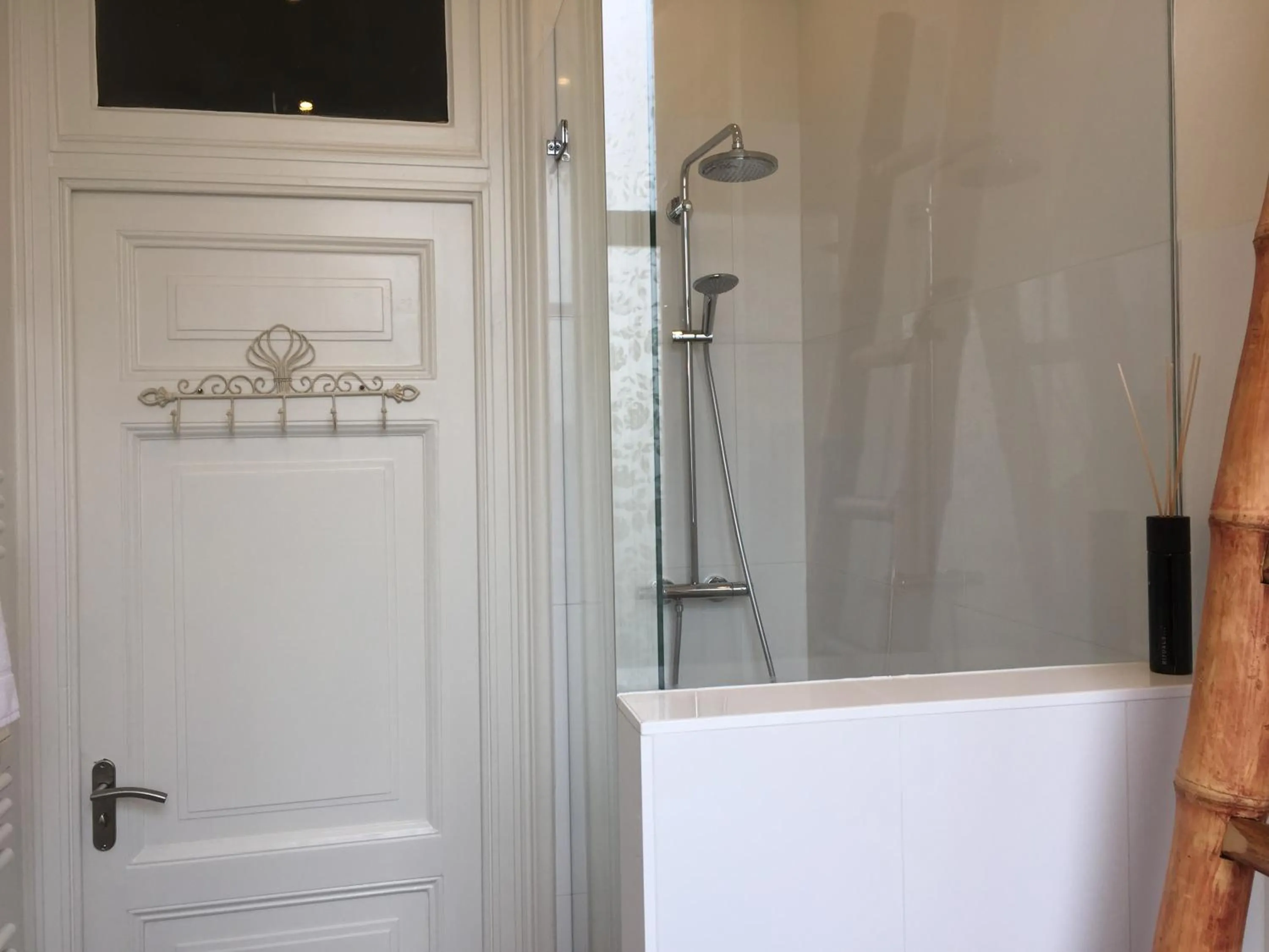 Bathroom in Nine-T-Teen Bed and Boutique