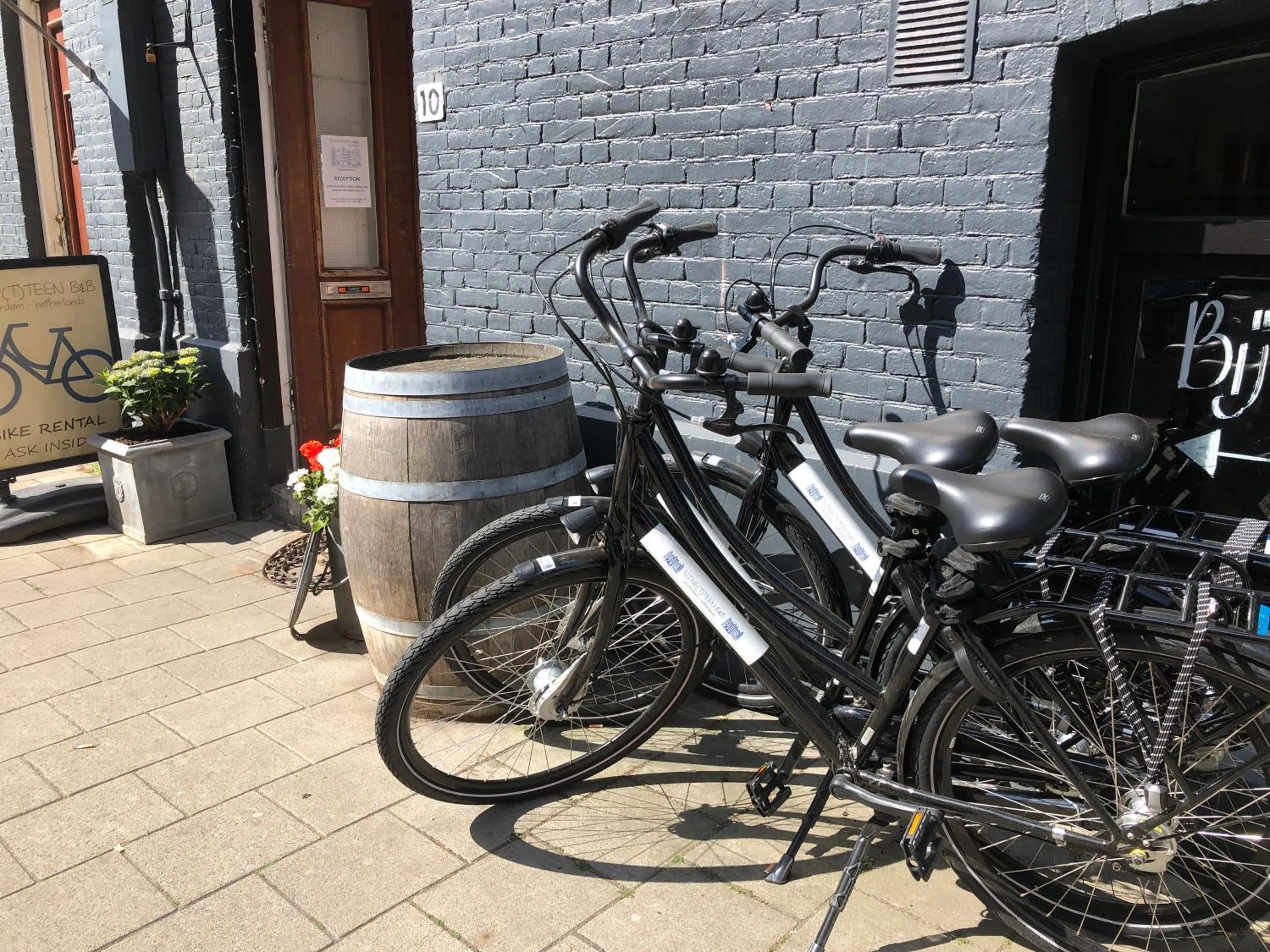 Facade/entrance in Nine-T-Teen Bed and Boutique