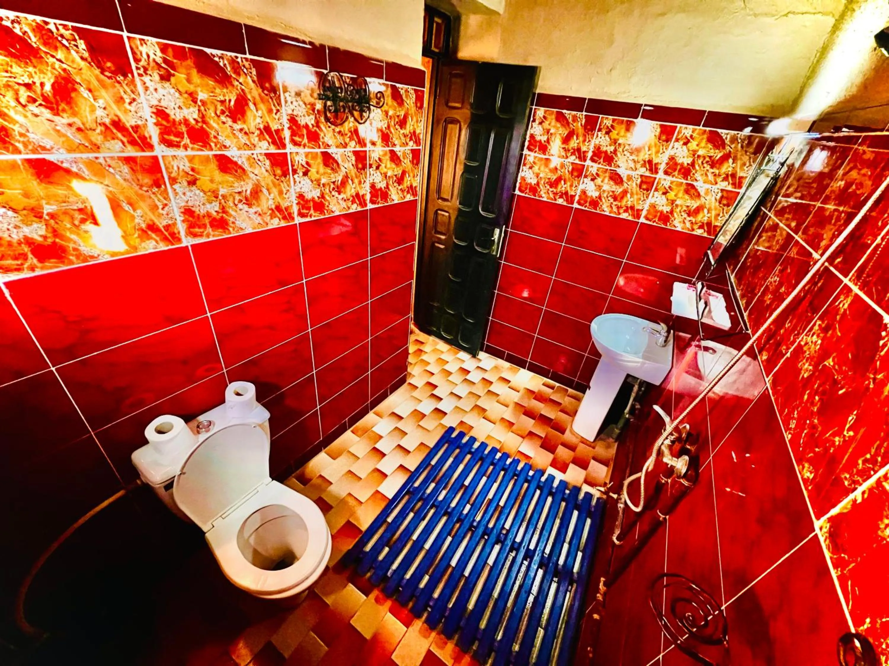 Shower in Hotel Camping Les Roses Des Dunes & Piscine