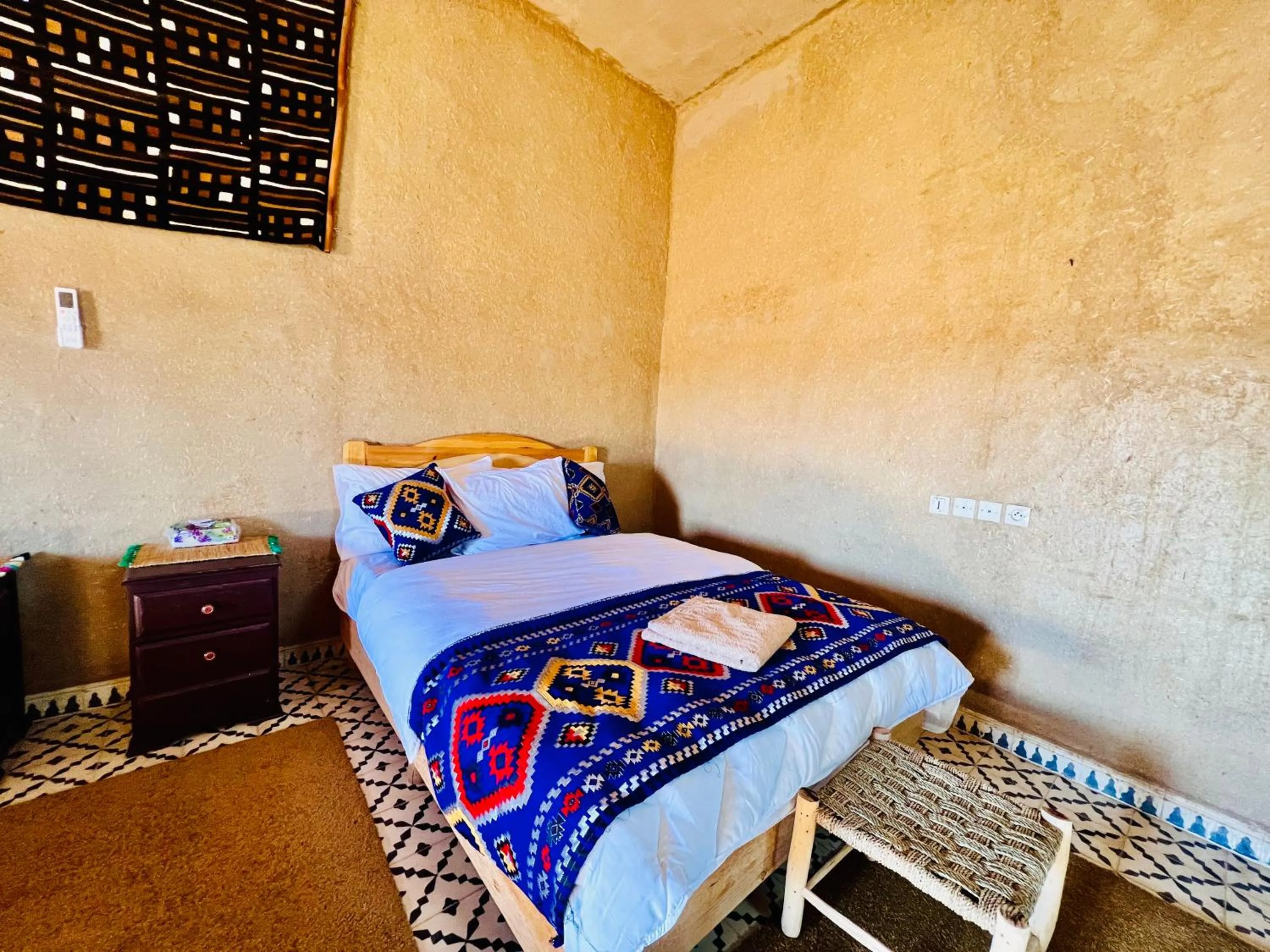 Bed in Hotel Camping Les Roses Des Dunes & Piscine