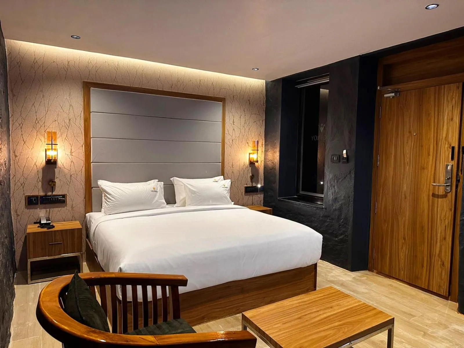 Photo of the whole room, Bed in Viceroy Luxury Mountain Resort and Spa