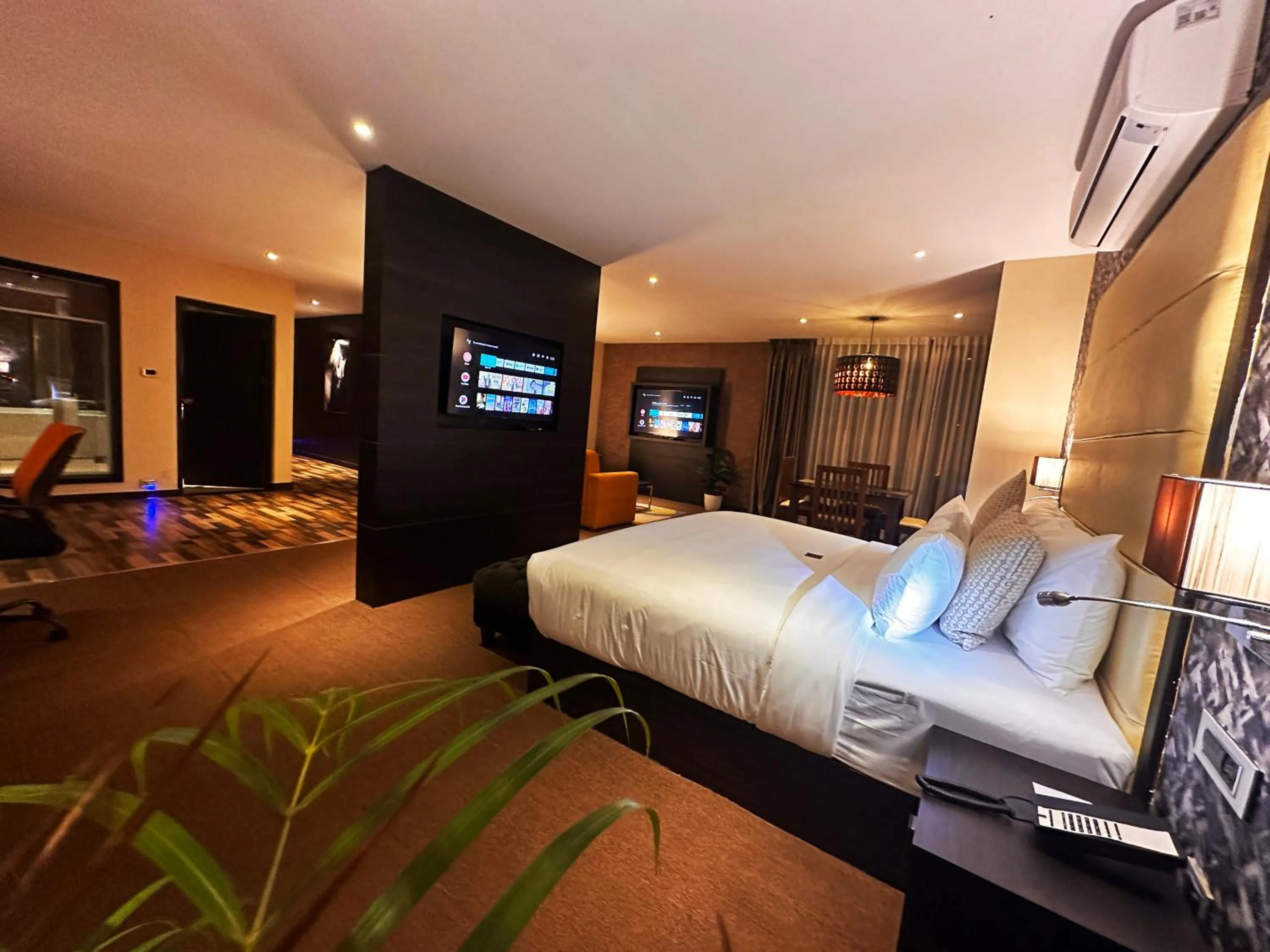 Bedroom, Bed in Viceroy Luxury Mountain Resort and Spa