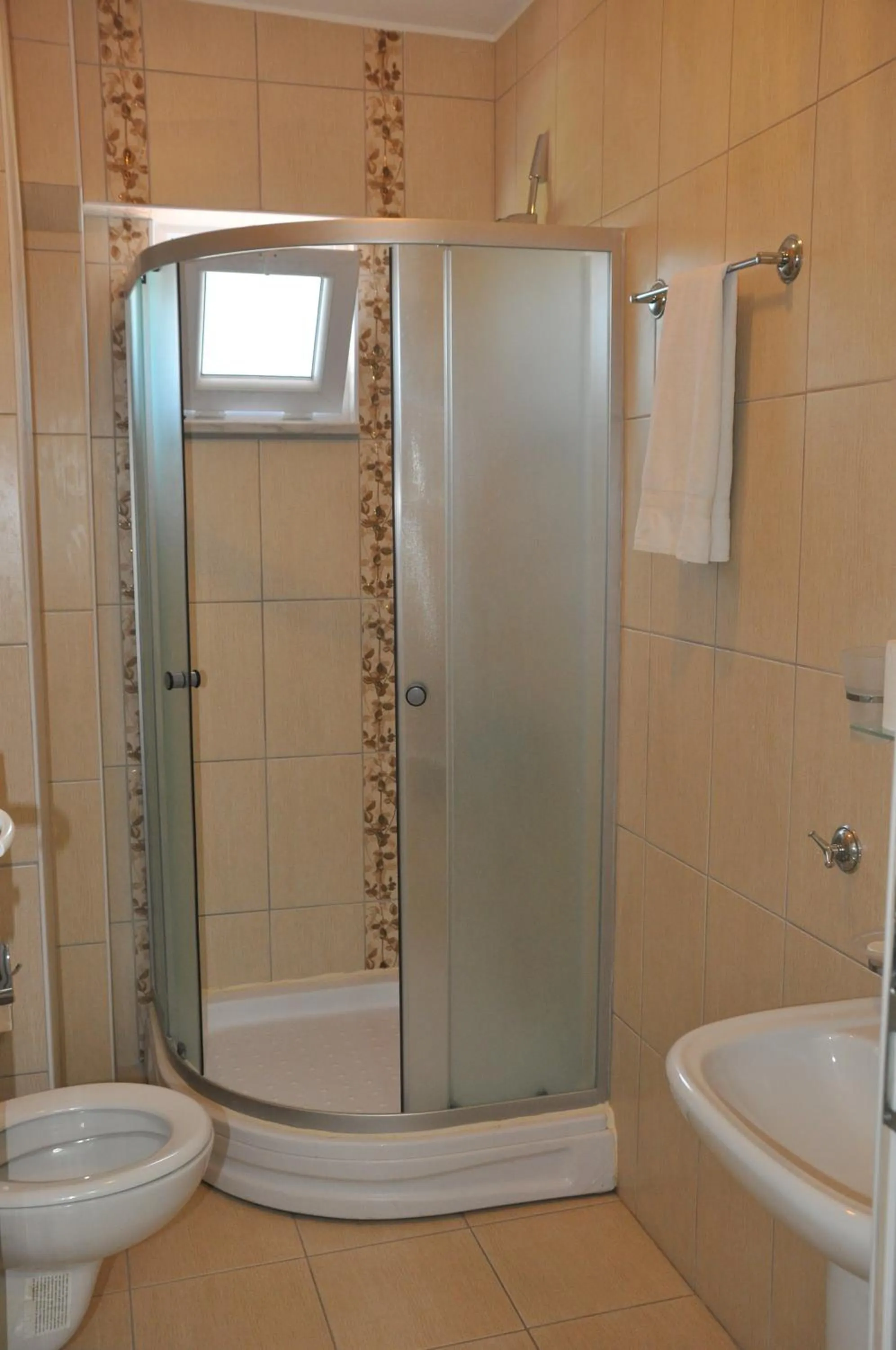 Shower in Sarıgerme Apart