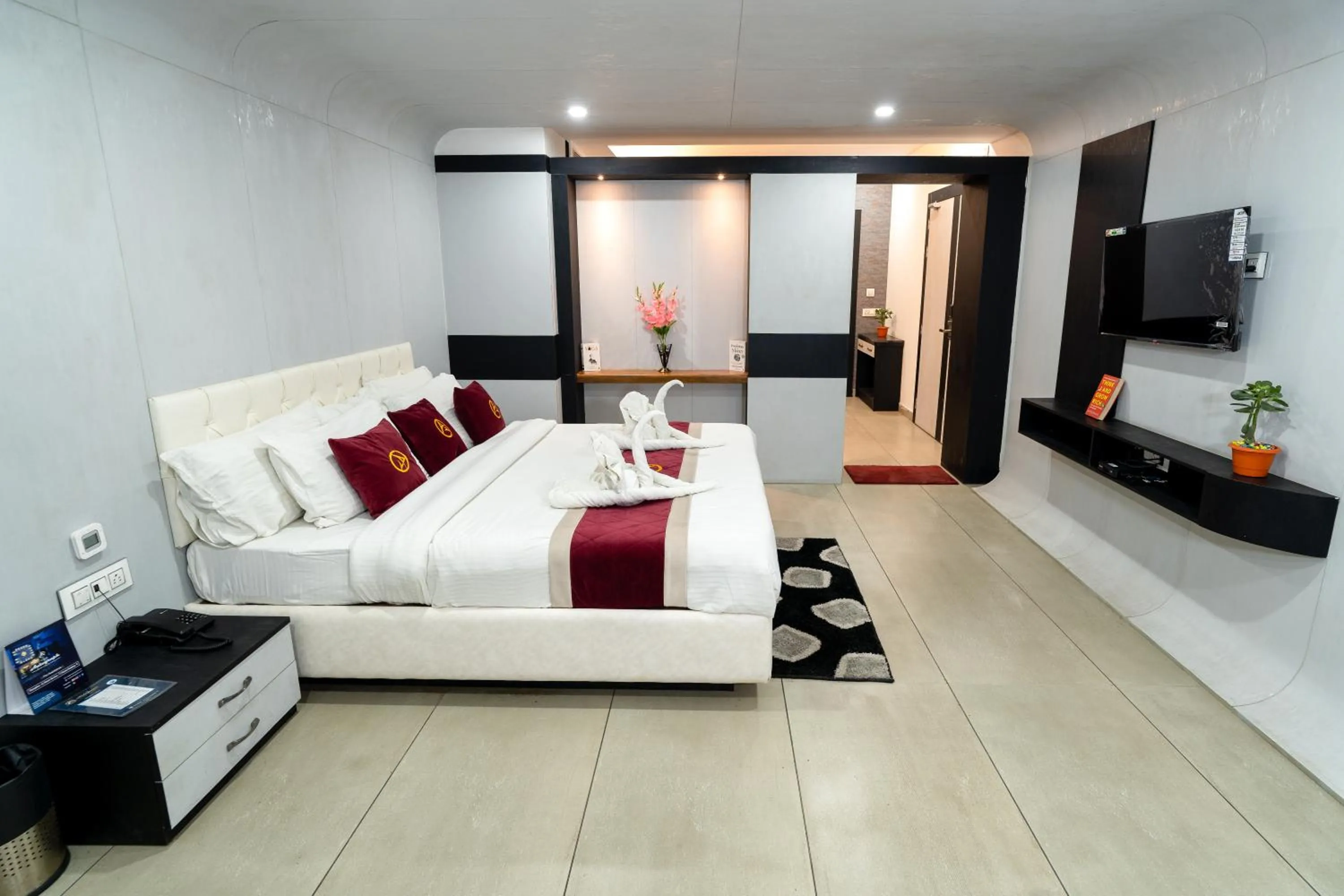 Communal lounge/ TV room, Bed in The Autograph Inn