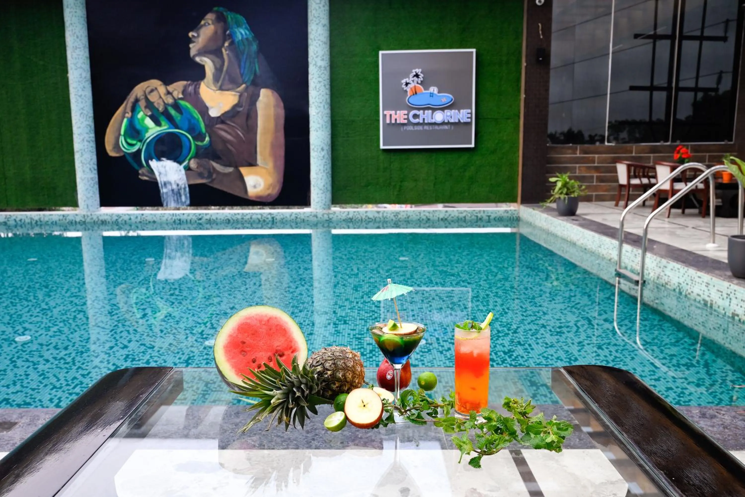 Swimming pool in The Autograph Inn