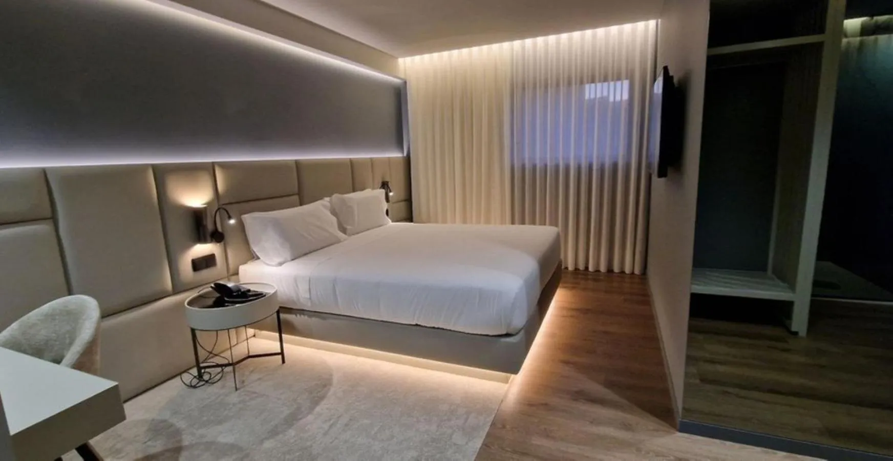 Photo of the whole room, Bed in Bom Sucesso Hotel by gaiarooms