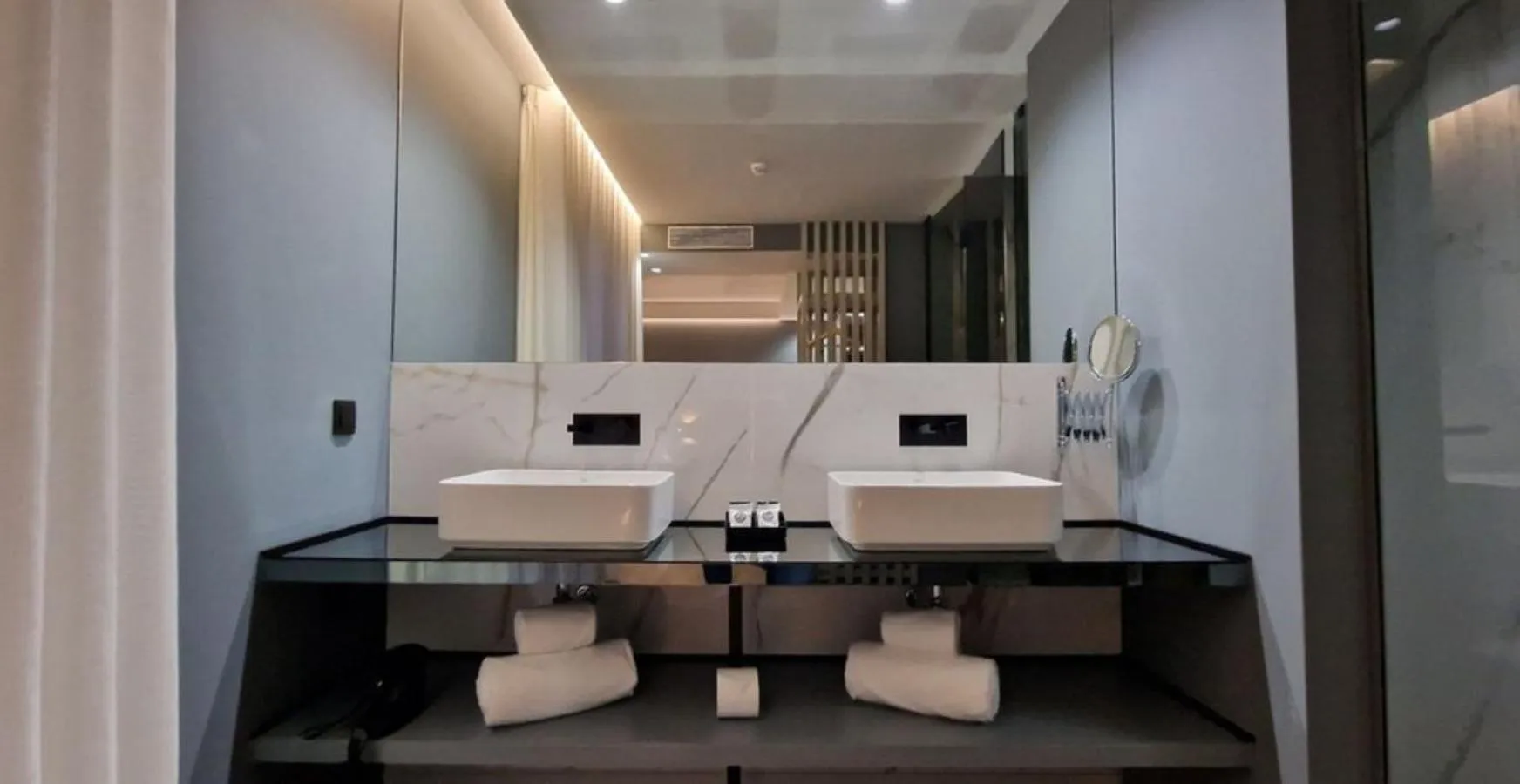 Bathroom in Bom Sucesso Hotel by gaiarooms