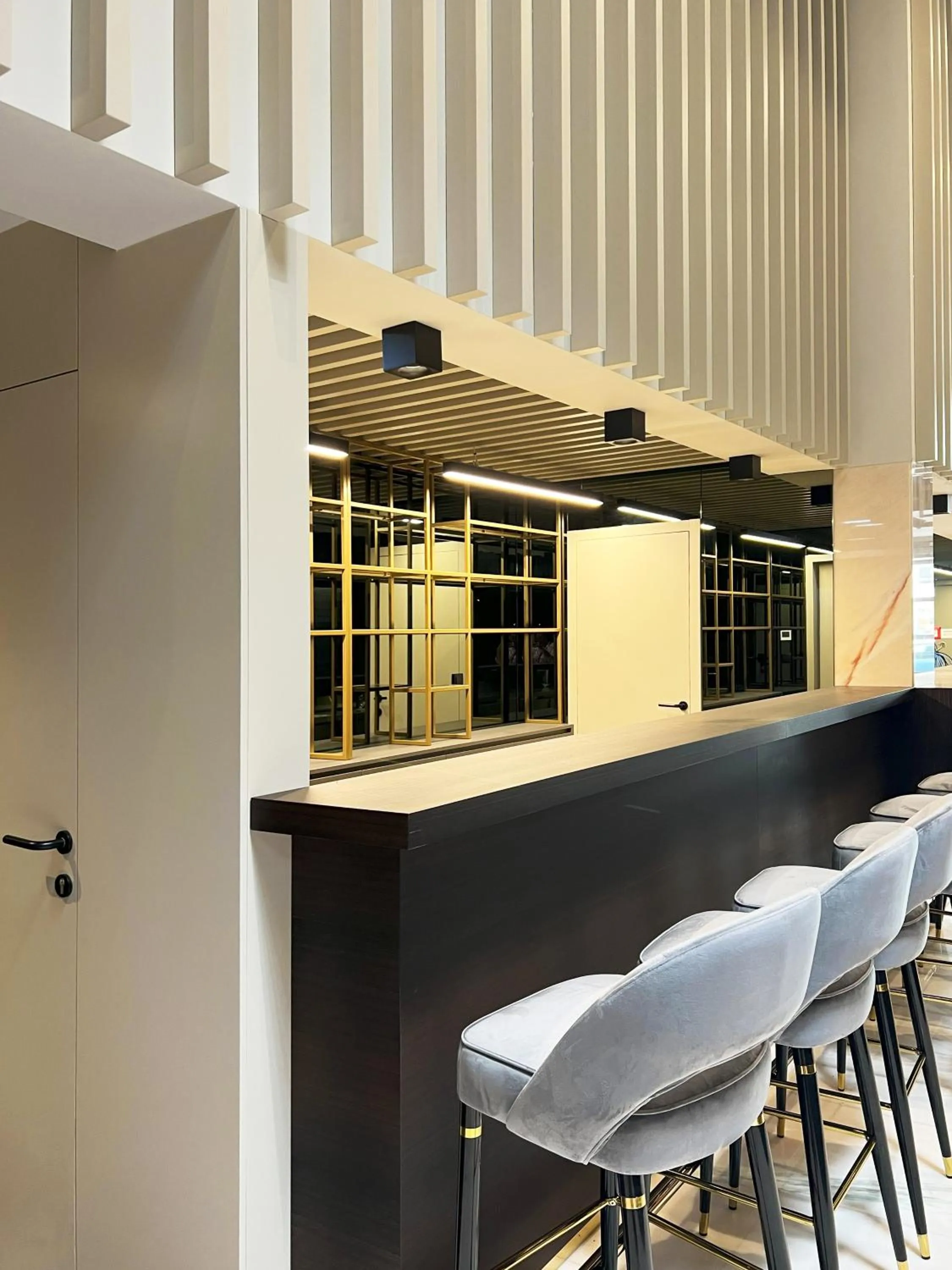 Lounge or bar in Bom Sucesso Hotel by gaiarooms