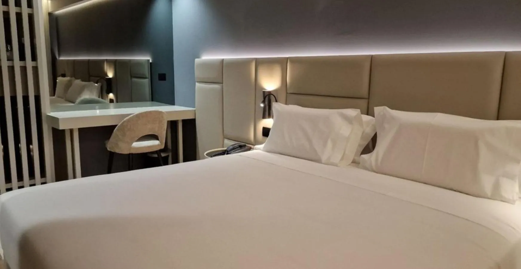 Bedroom, Bed in Bom Sucesso Hotel by gaiarooms