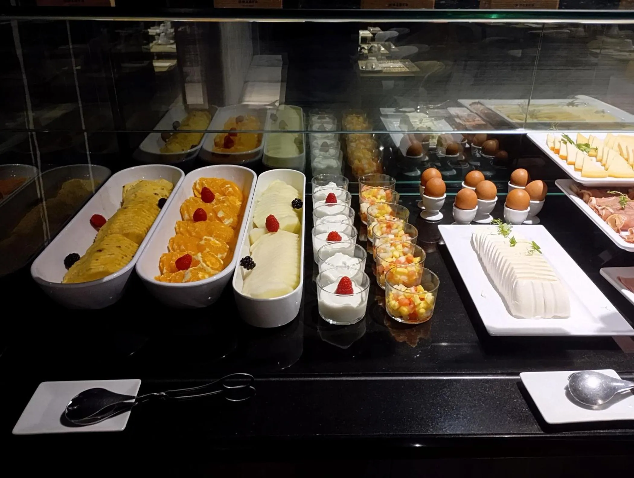 Breakfast in Bom Sucesso Hotel by gaiarooms