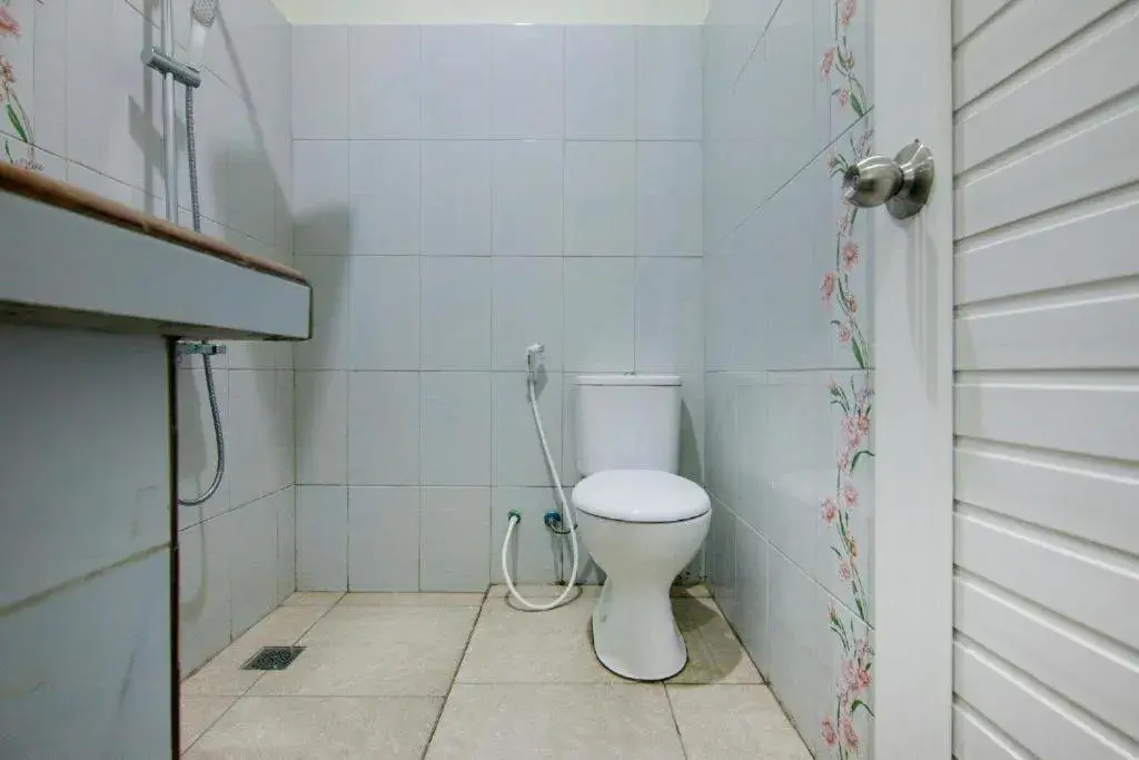 Standard Twin Room in Hotel Wisata Samosir By Helocus Standard Twin Room in Hotel Wisata Samosir By Helocus