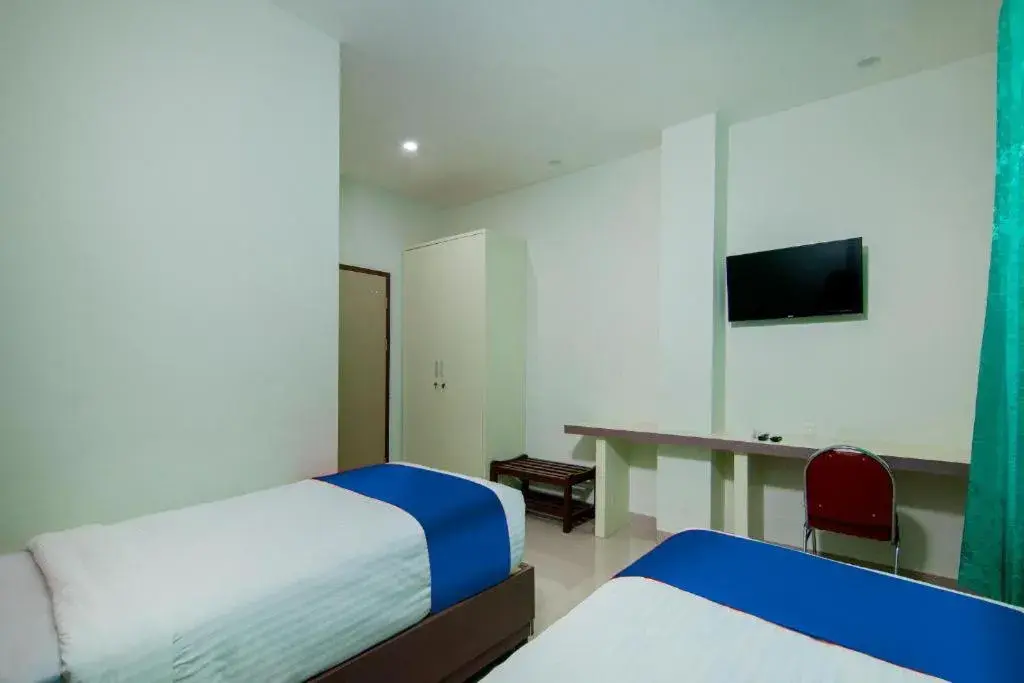 Deluxe Twin Room in Hotel Wisata Samosir By Helocus Deluxe Twin Room in Hotel Wisata Samosir By Helocus