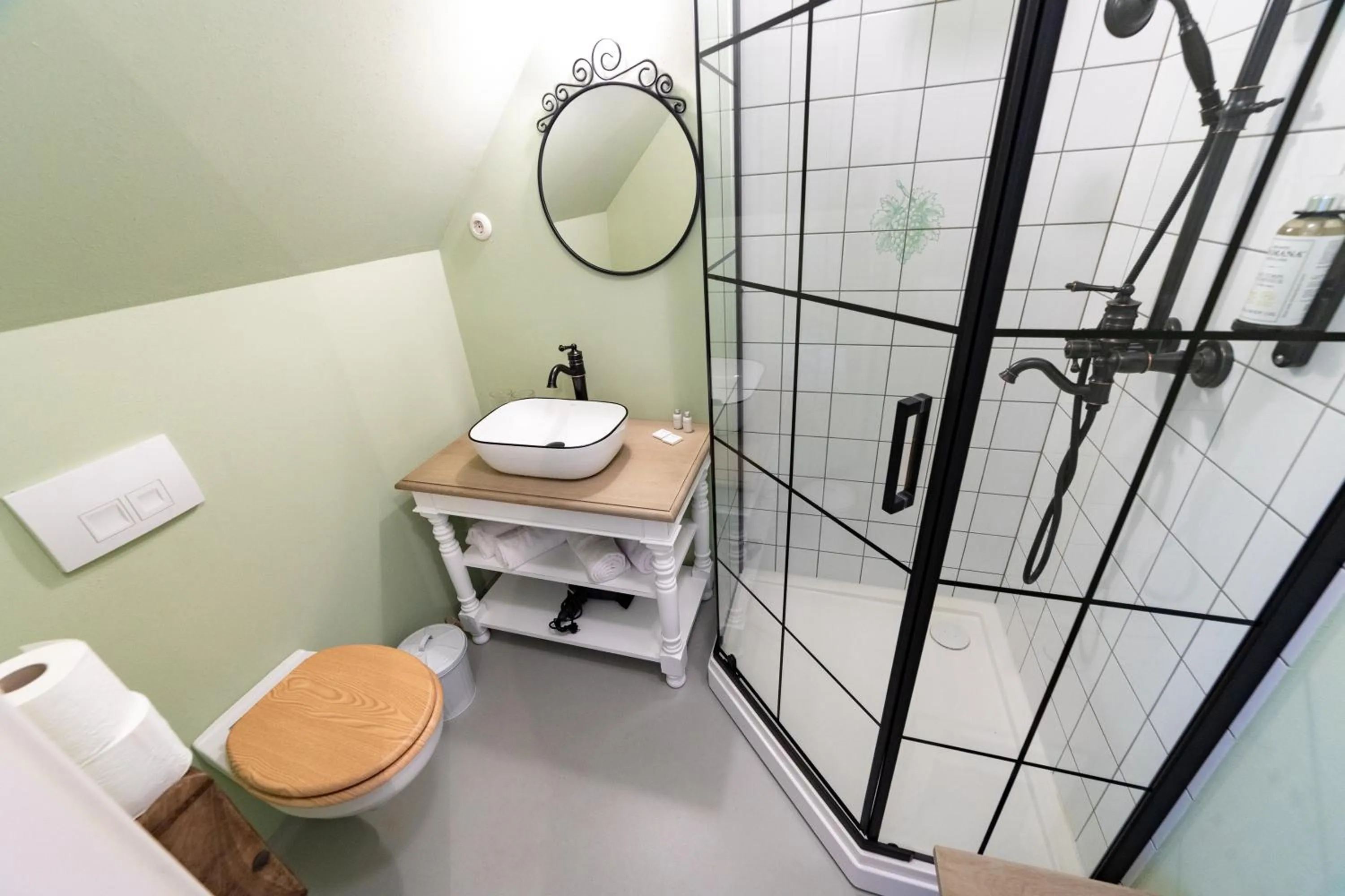 Shower in Czakó Bed&Breakfast