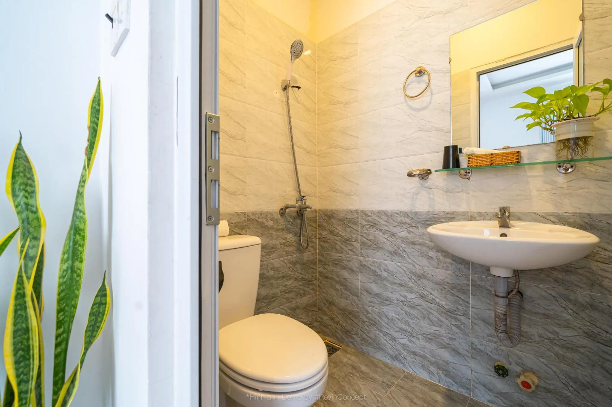 Shower in Pearl Wealth Dalat Hotel