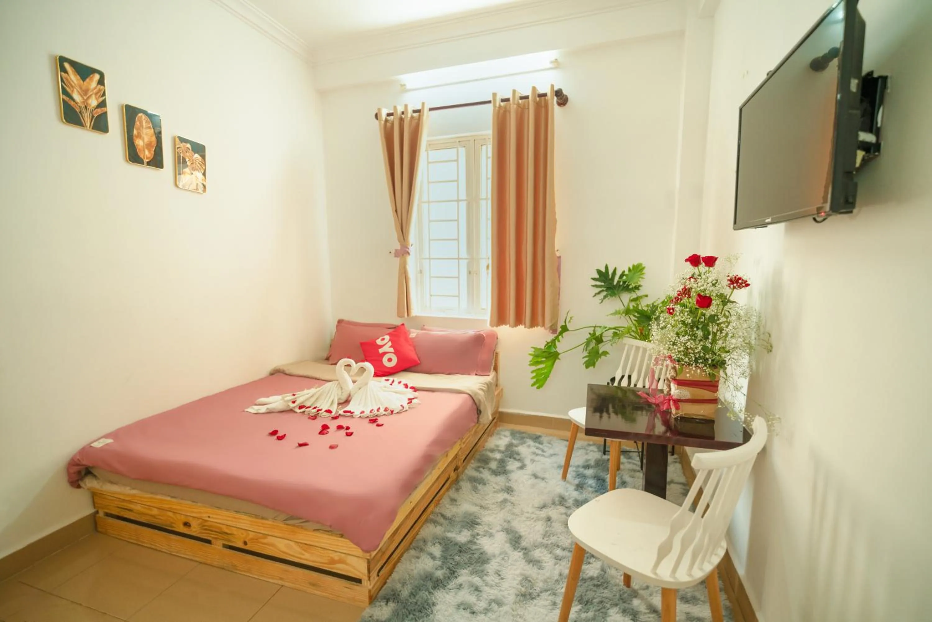 Bedroom, Bed in Pearl Wealth Dalat Hotel