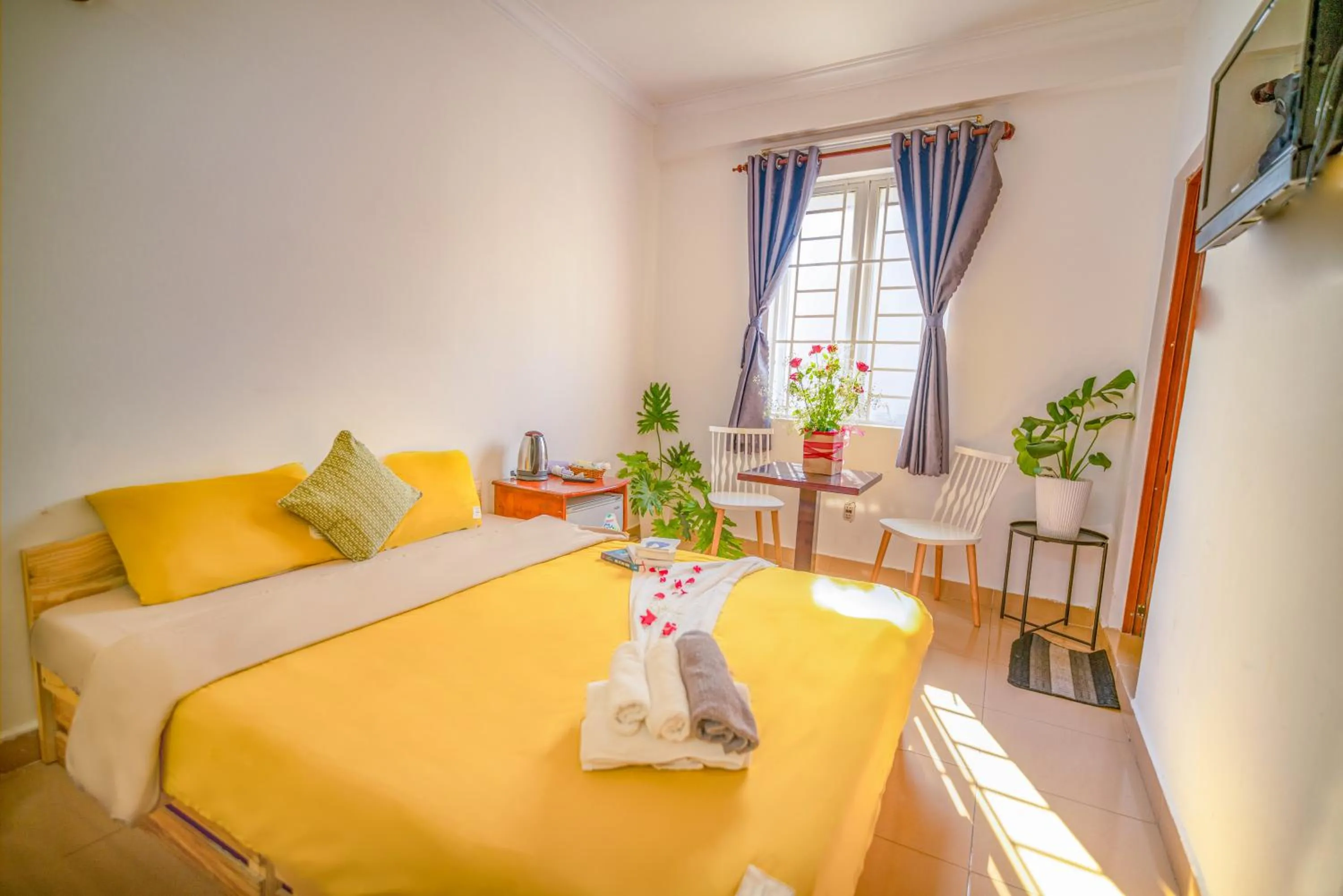 Bedroom, Bed in Pearl Wealth Dalat Hotel