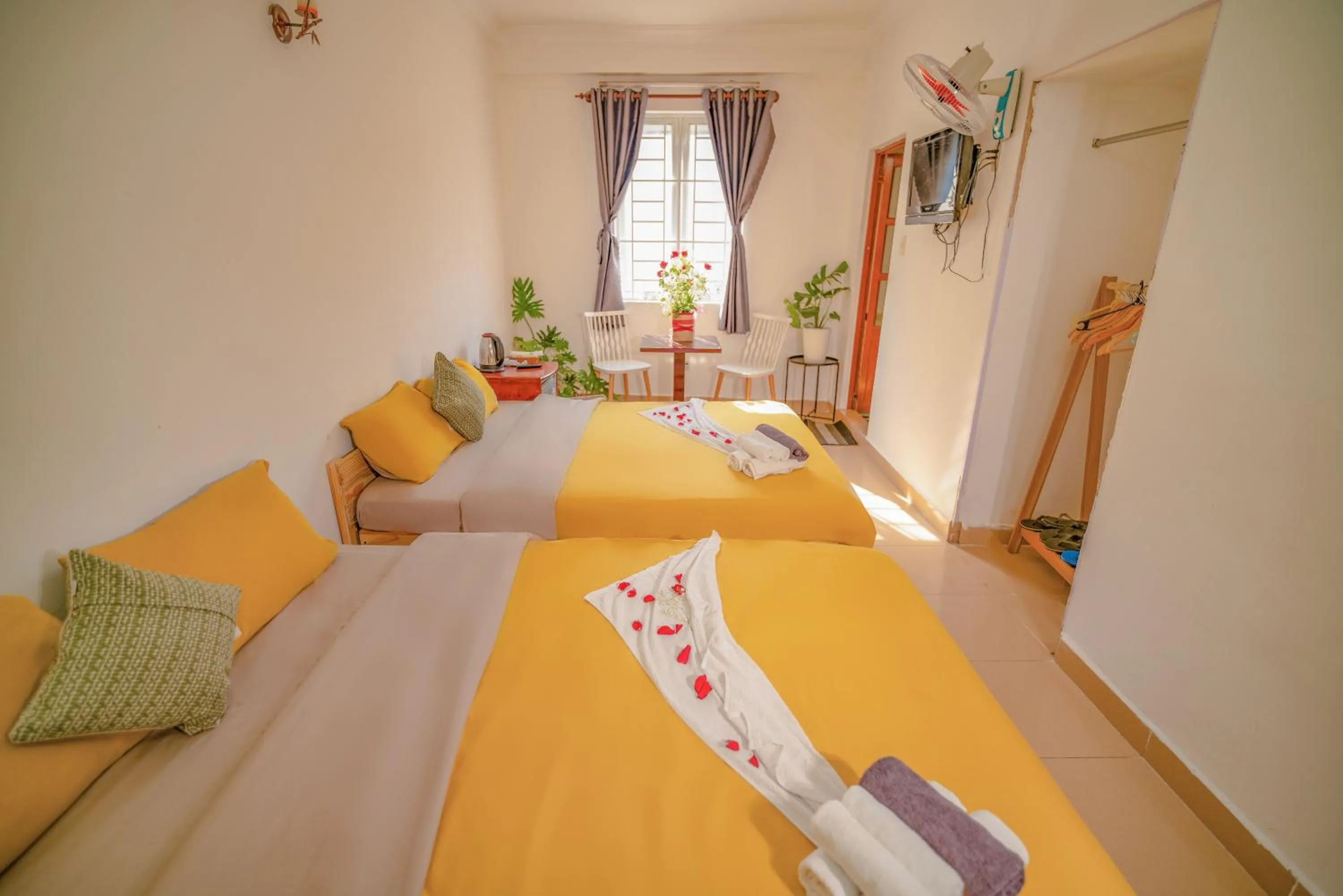 Bedroom, Bed in Pearl Wealth Dalat Hotel