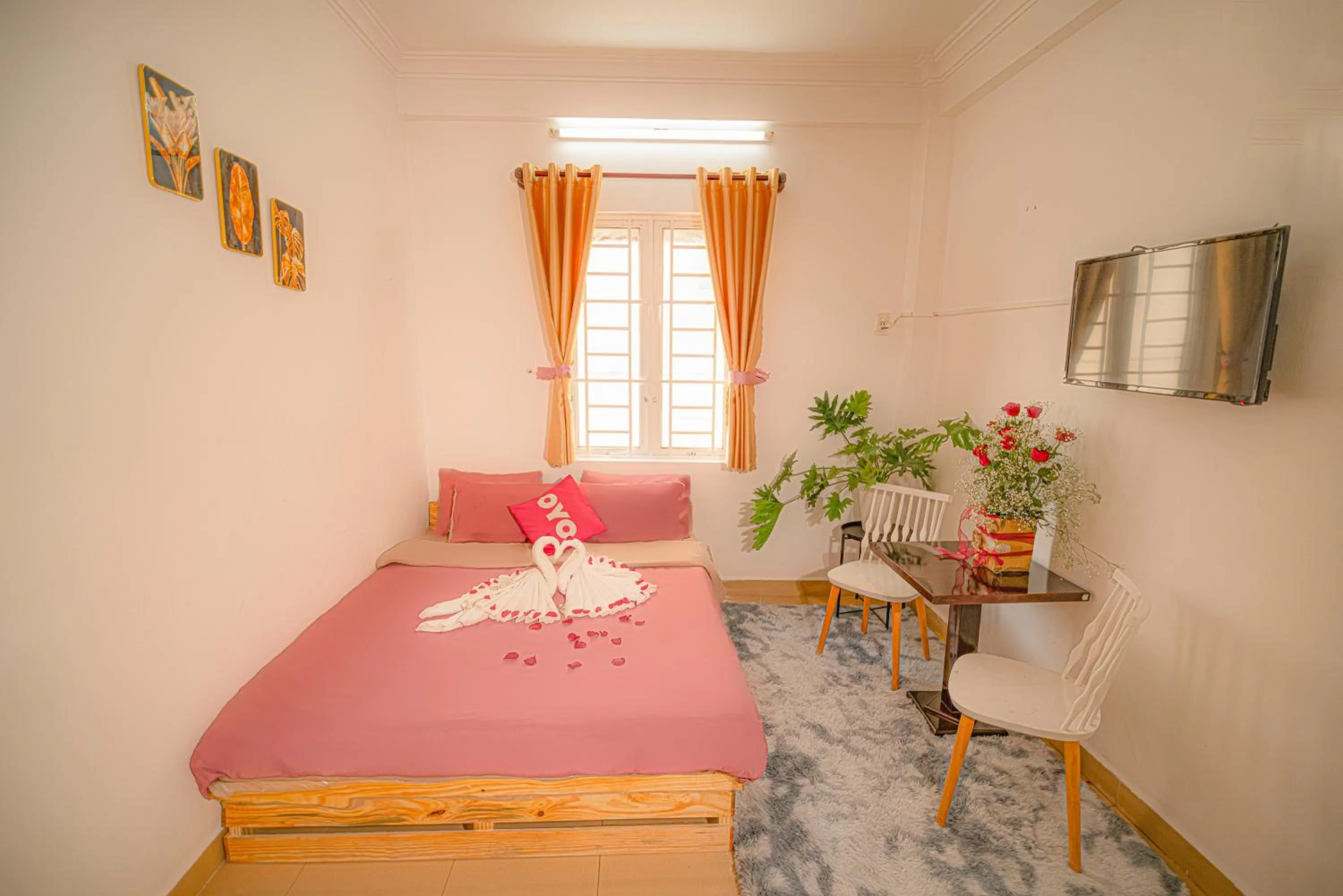 Bedroom, Bed in Pearl Wealth Dalat Hotel