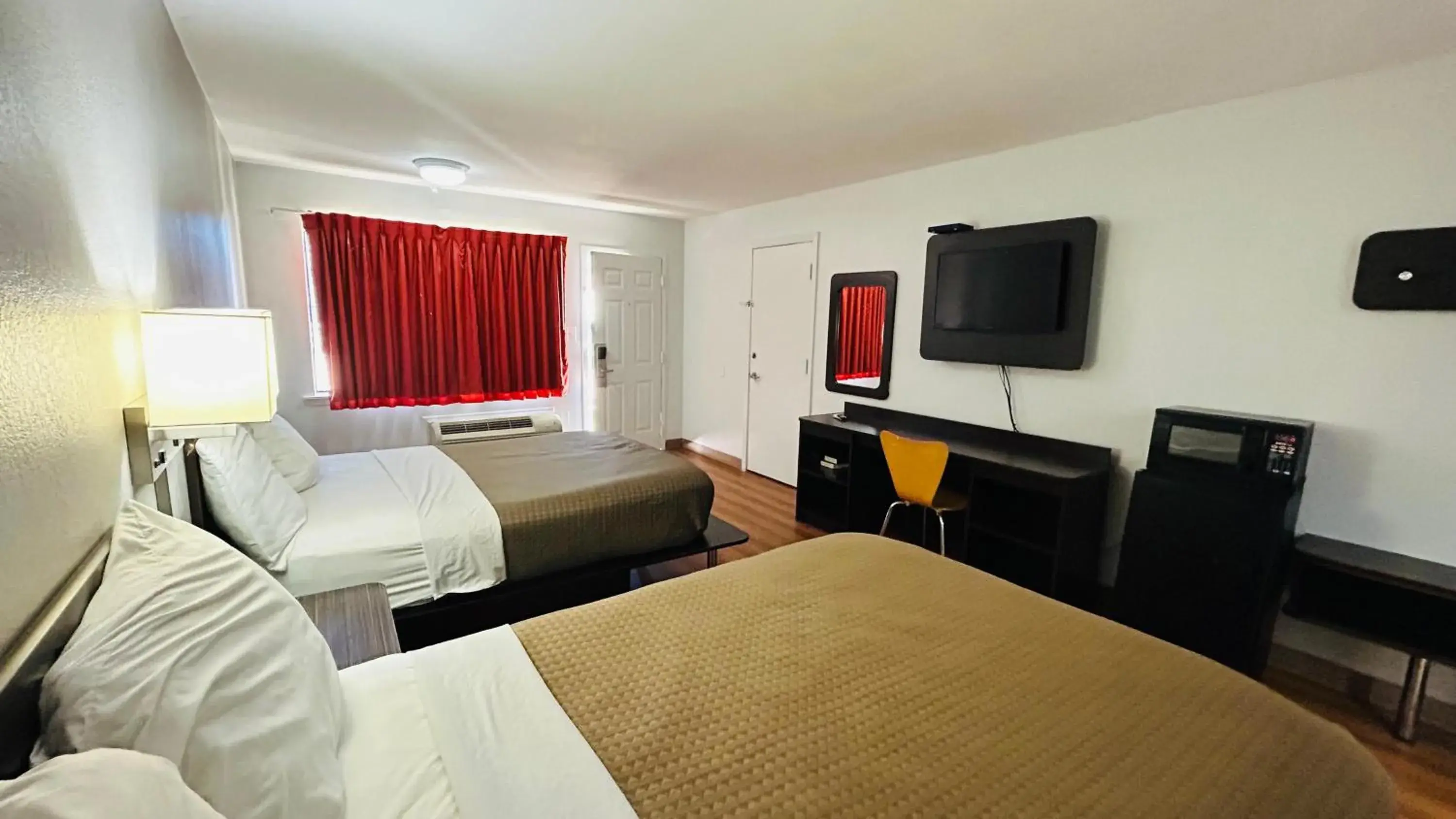 Bedroom, Bed in Super 7 Inn Tupelo Bedroom, Bed in Super 7 Inn Tupelo