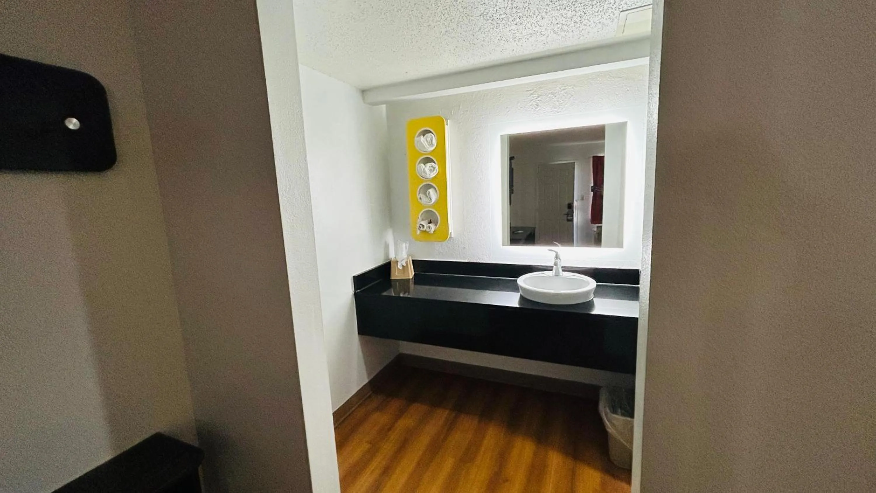 Bathroom in Super 7 Inn Tupelo