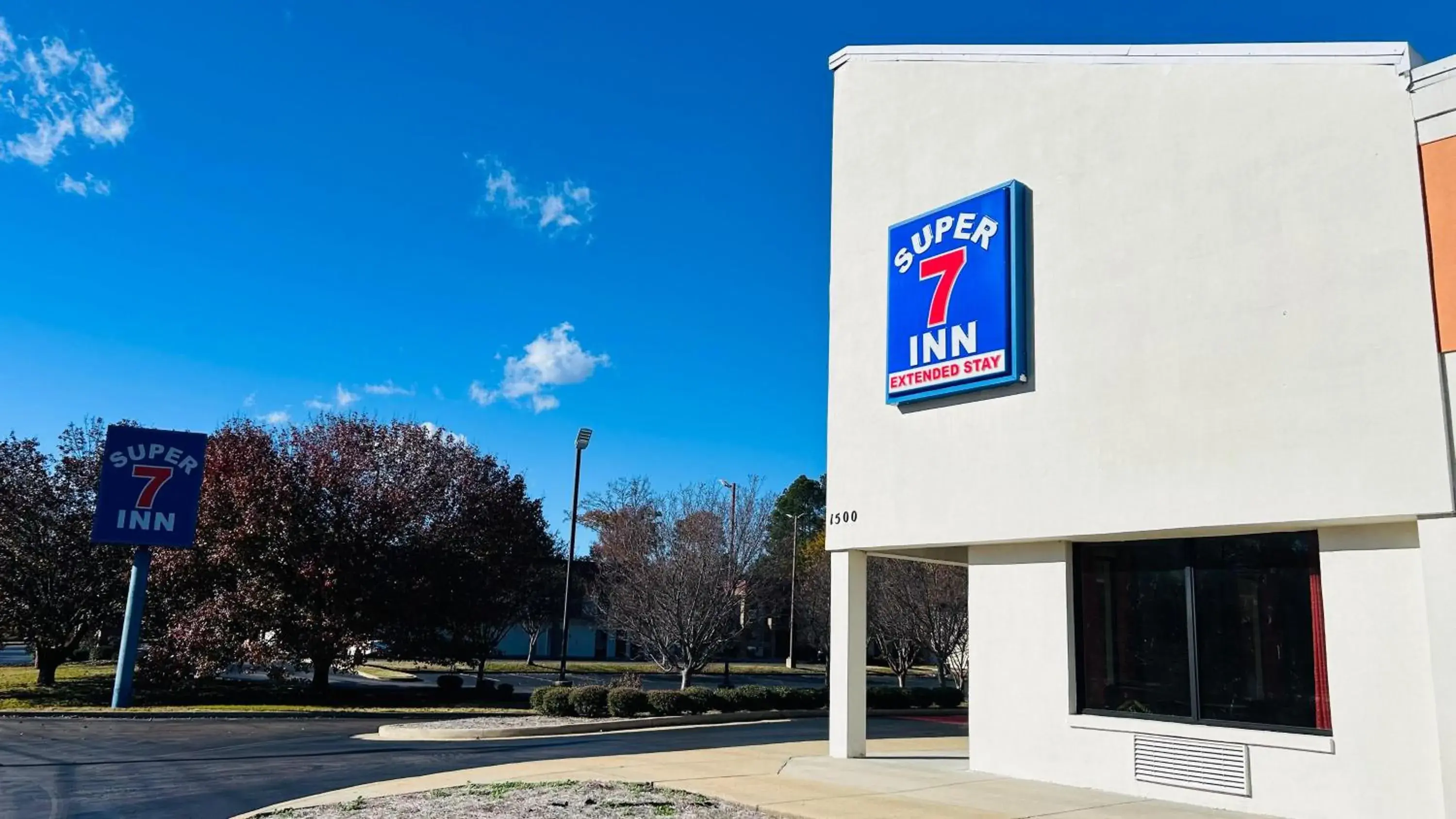 Facade/entrance in Super 7 Inn Tupelo Facade/entrance in Super 7 Inn Tupelo