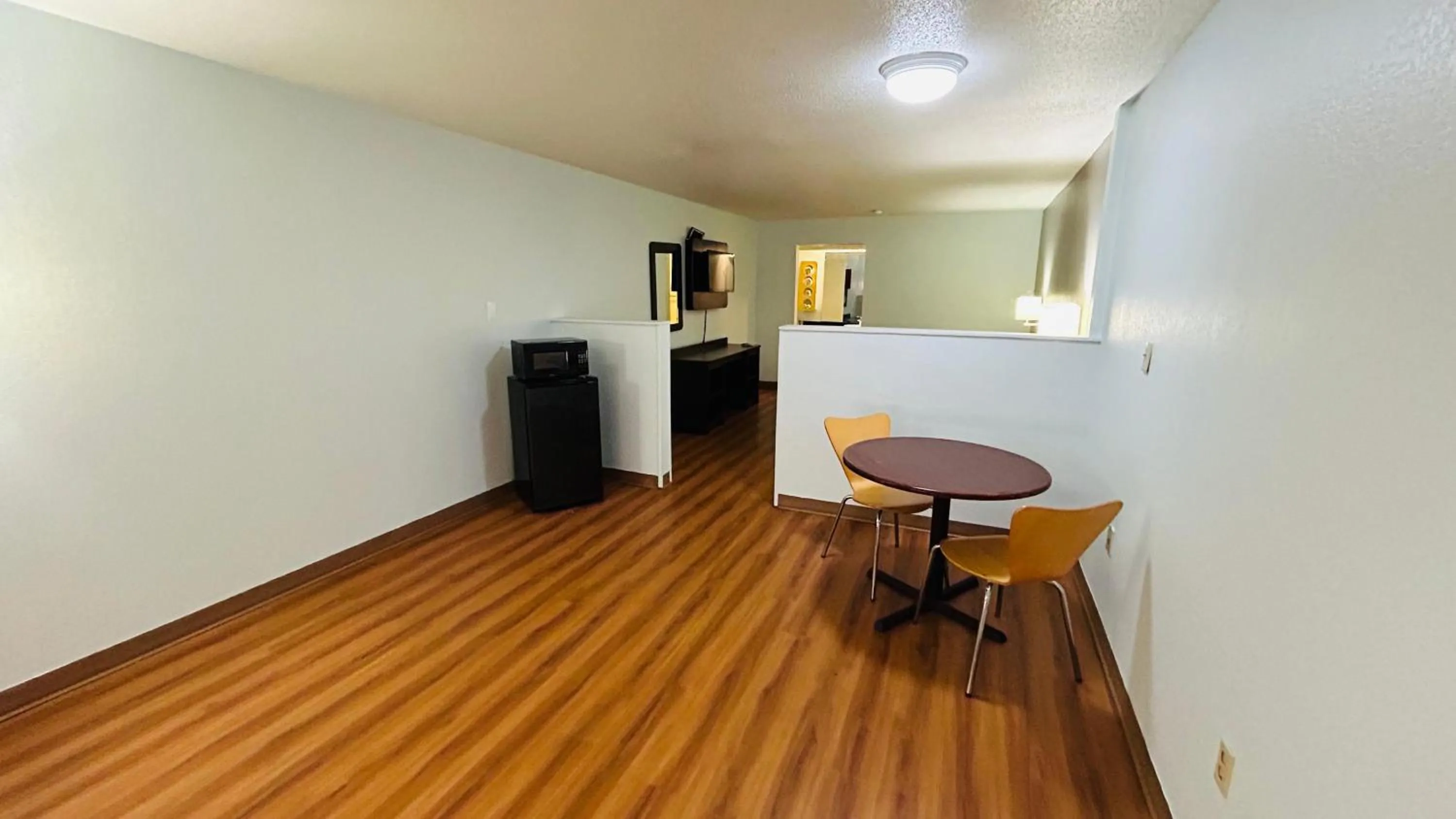 Bedroom in Super 7 Inn Tupelo