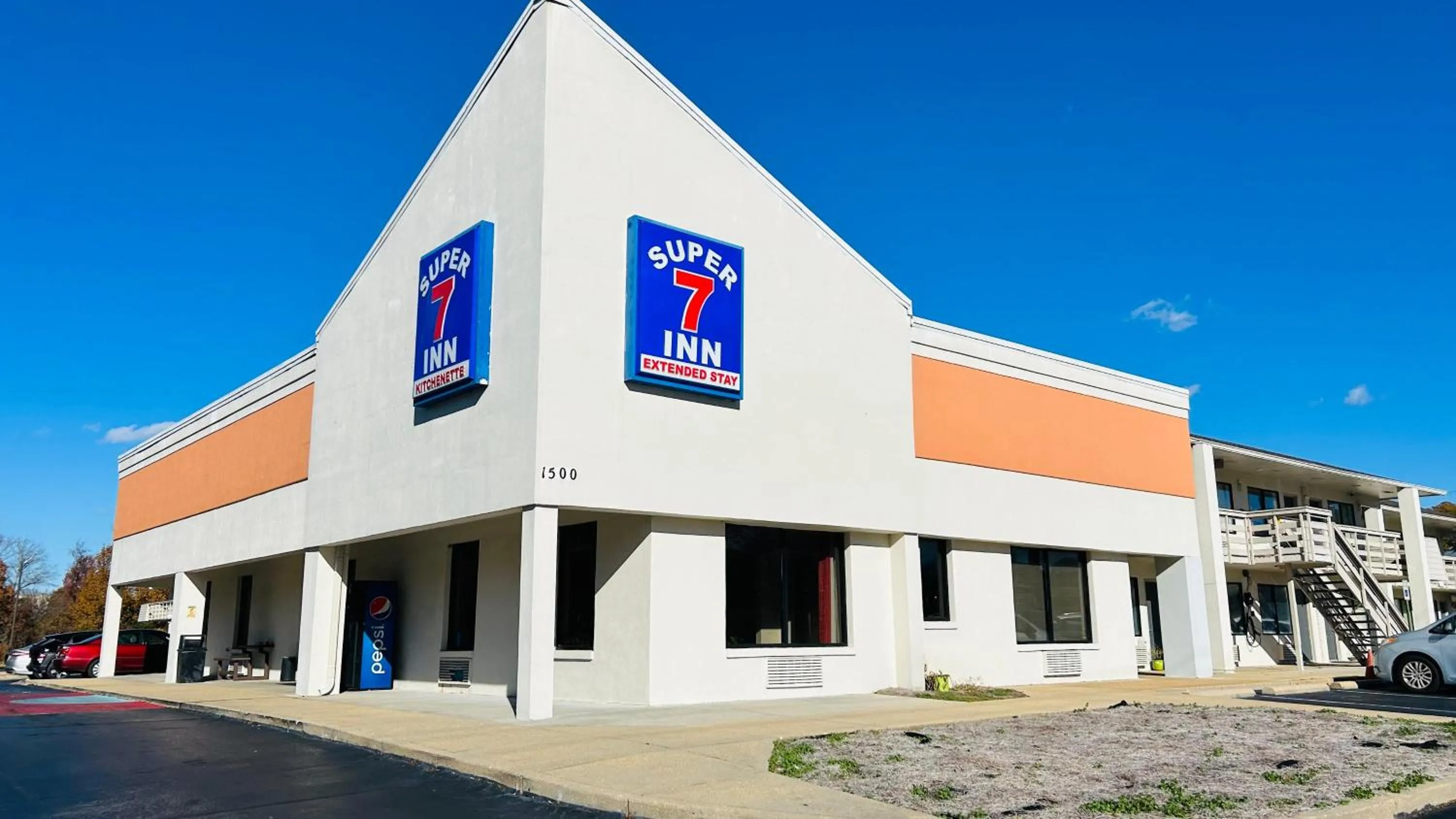 Facade/entrance in Super 7 Inn Tupelo