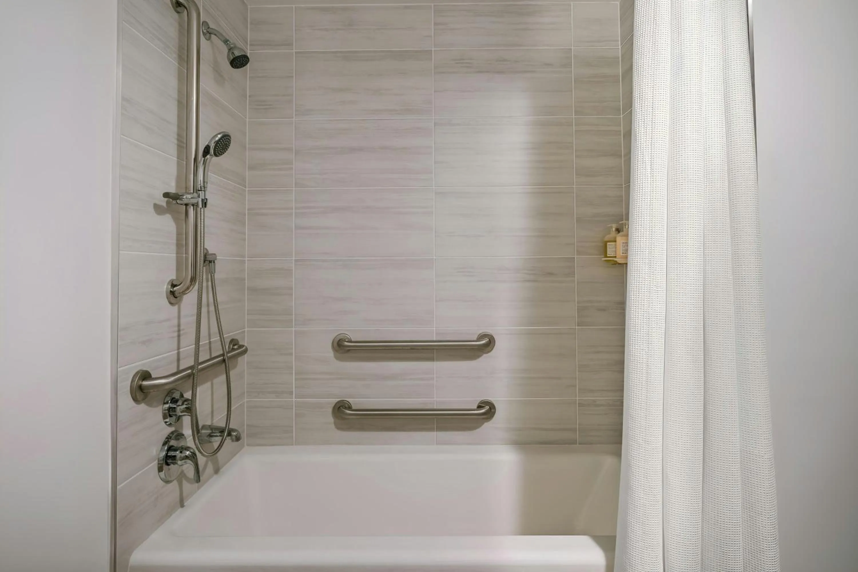 Bathroom in Sonder by Marriott Bonvoy The Winfield Apartments Downtown LA