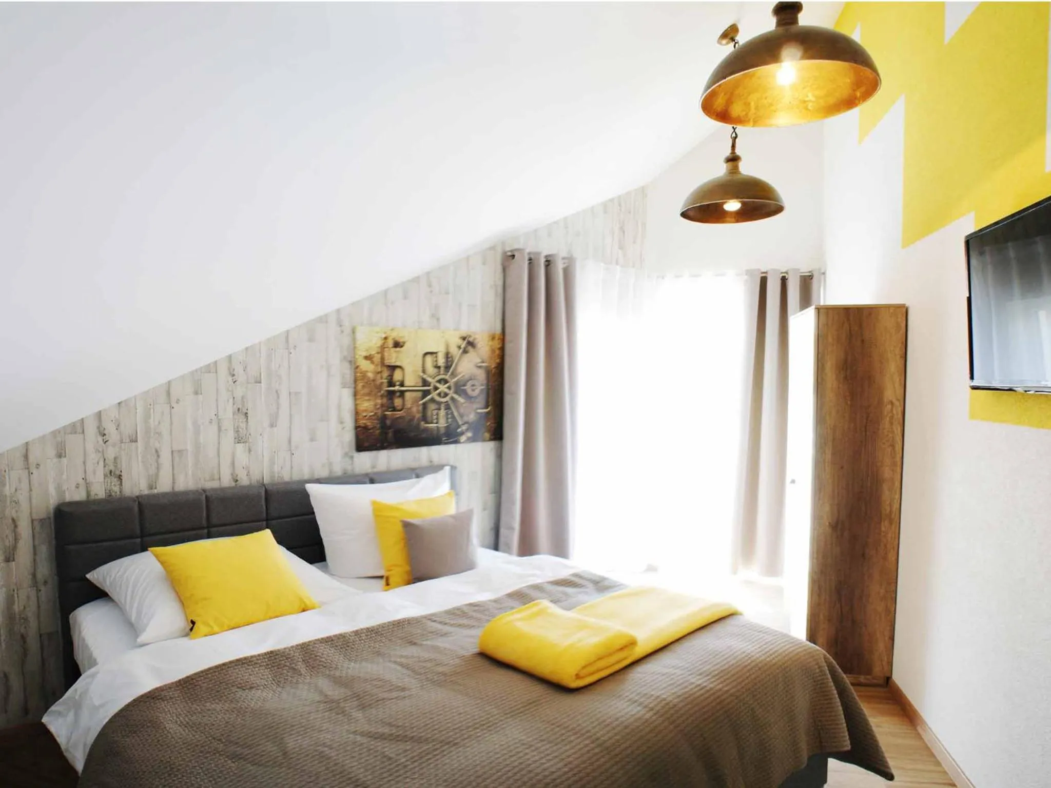 Bedroom, Bed in R & J Hotel