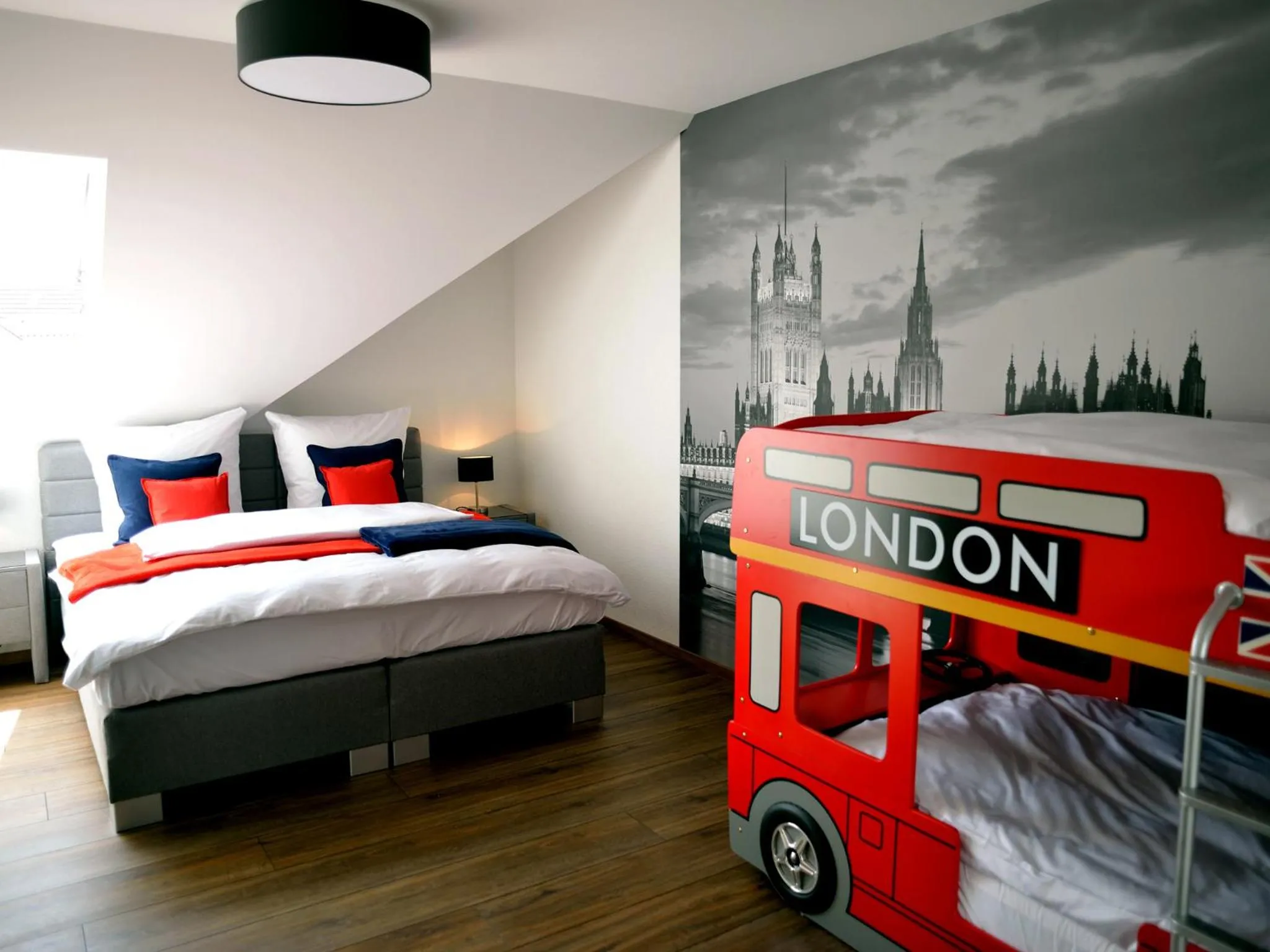 Bedroom, Bed in R & J Hotel