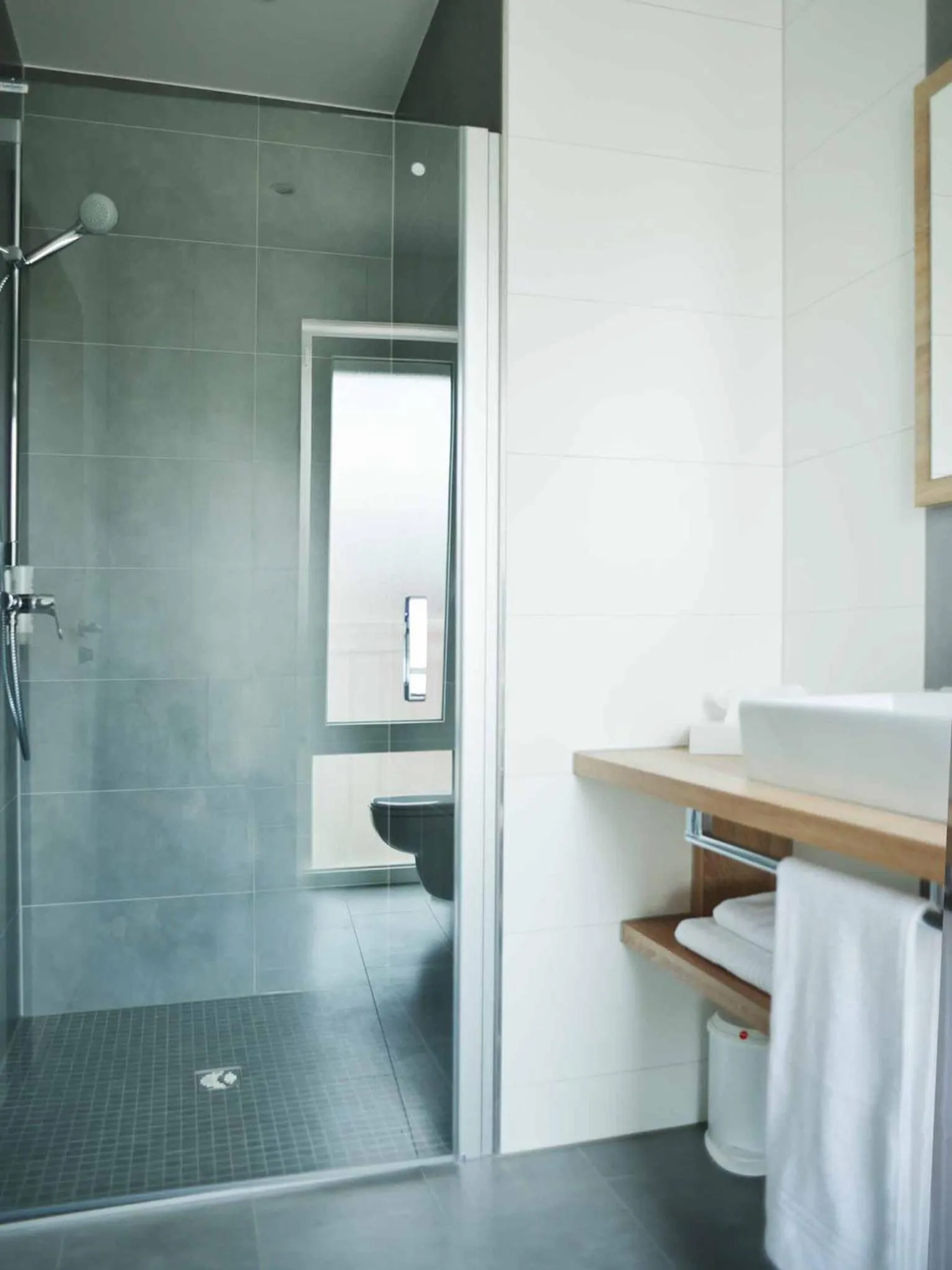 Bathroom in R & J Hotel