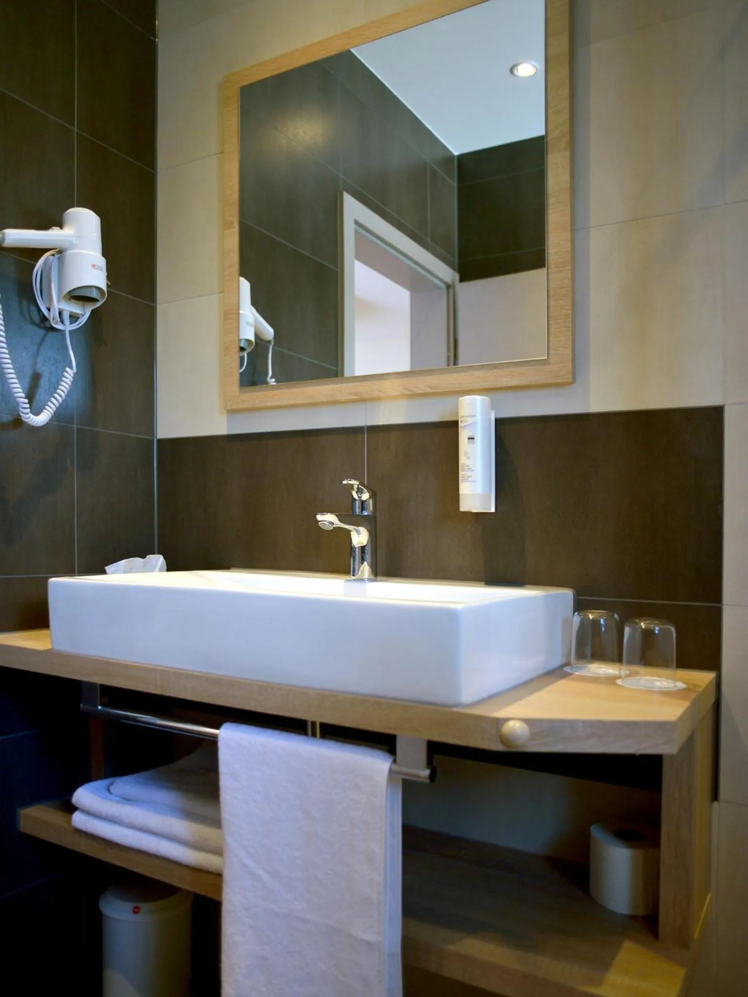 Bathroom in R & J Hotel