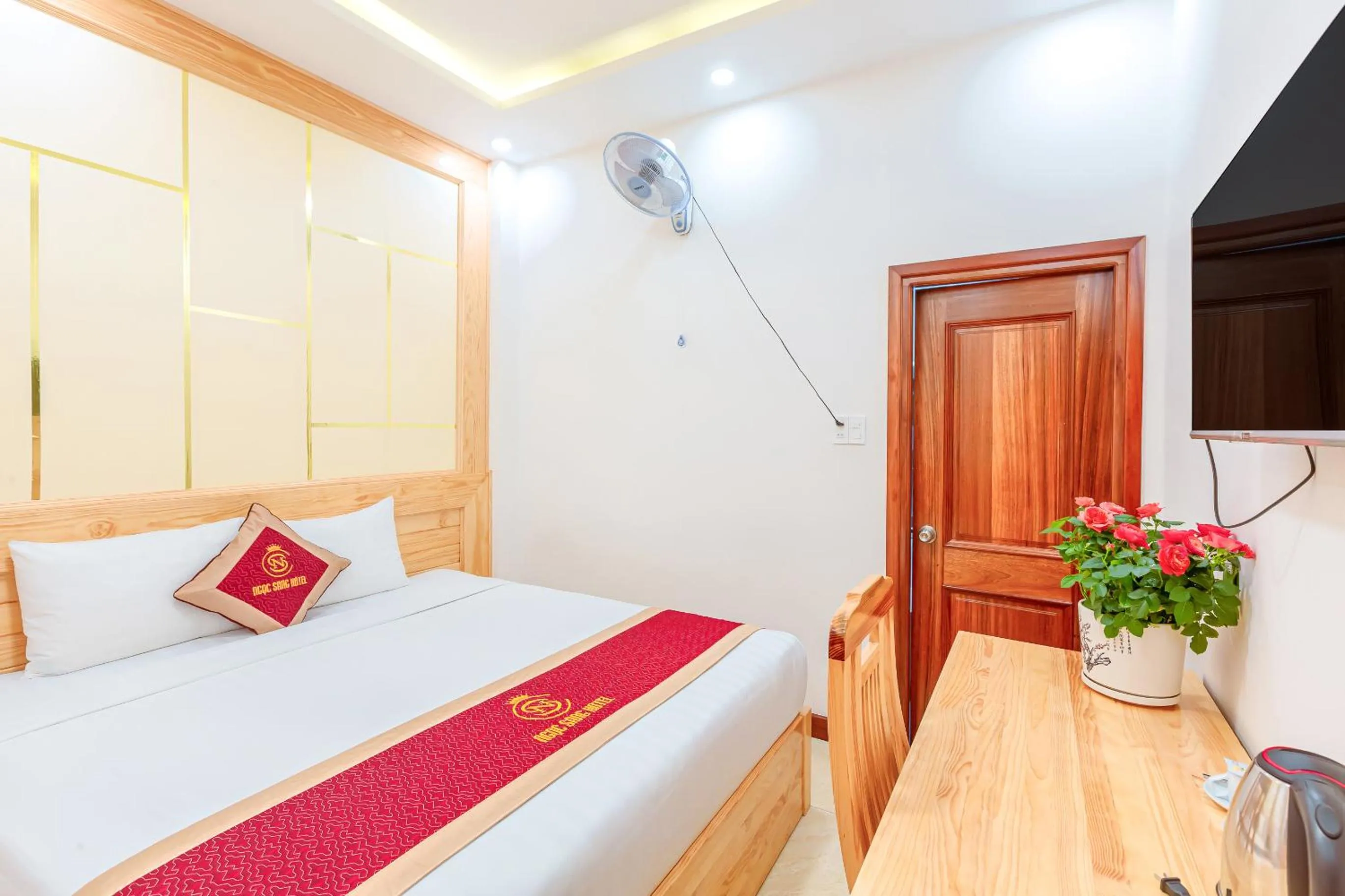 TV and multimedia, Bed in Ngọc Sang 1 Hotel