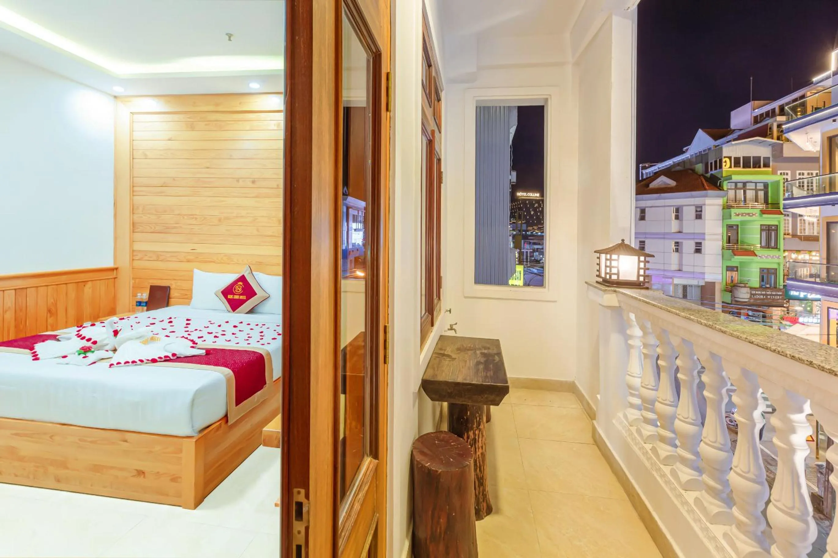 Night, Bed in Ngọc Sang 1 Hotel