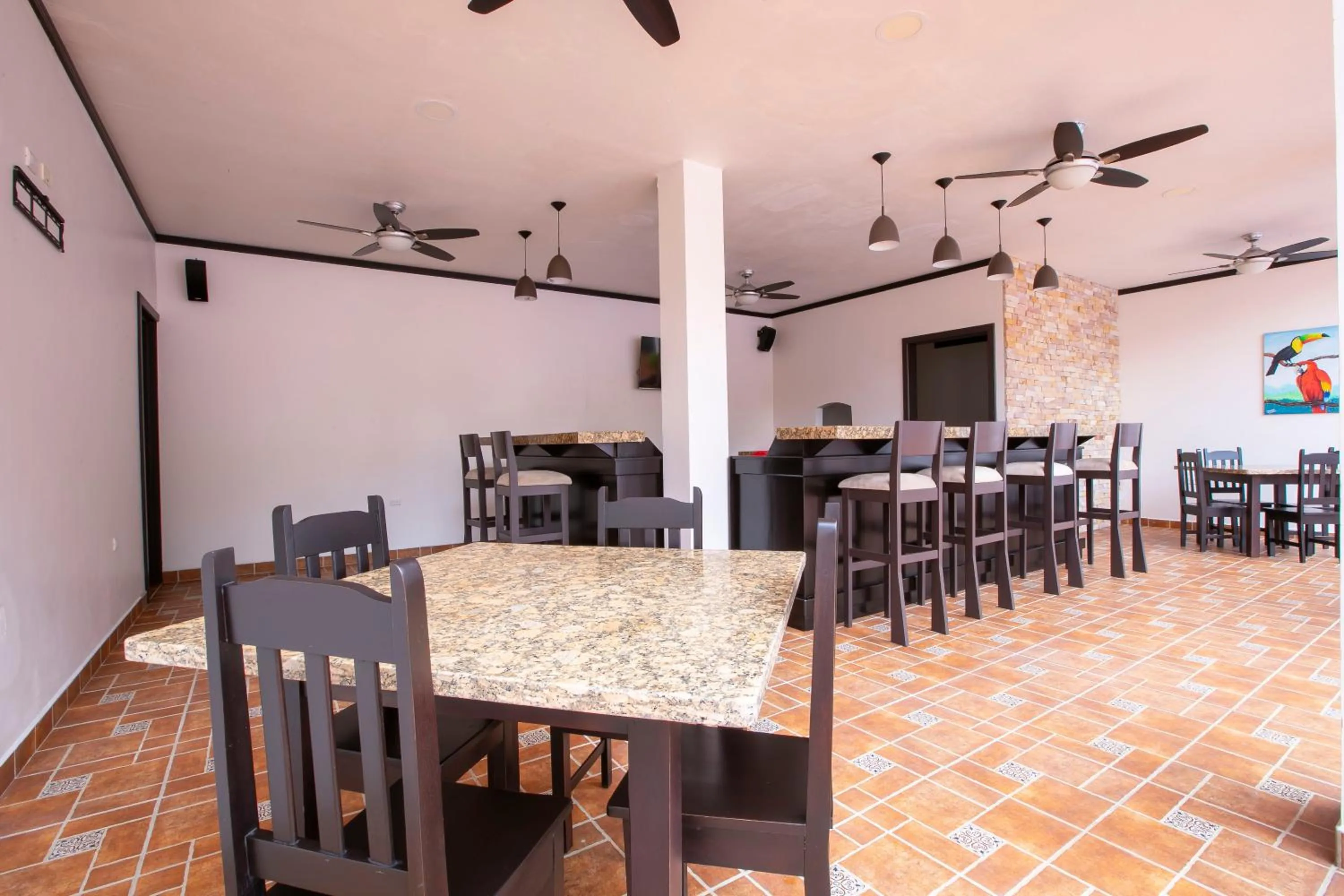 Restaurant/places to eat in Serenity Hotel & Villas