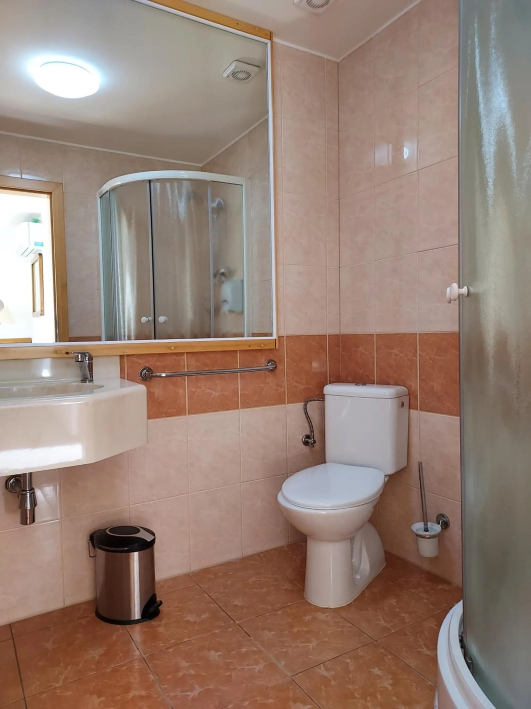 Shower in Hotel Restaurant Na Statku