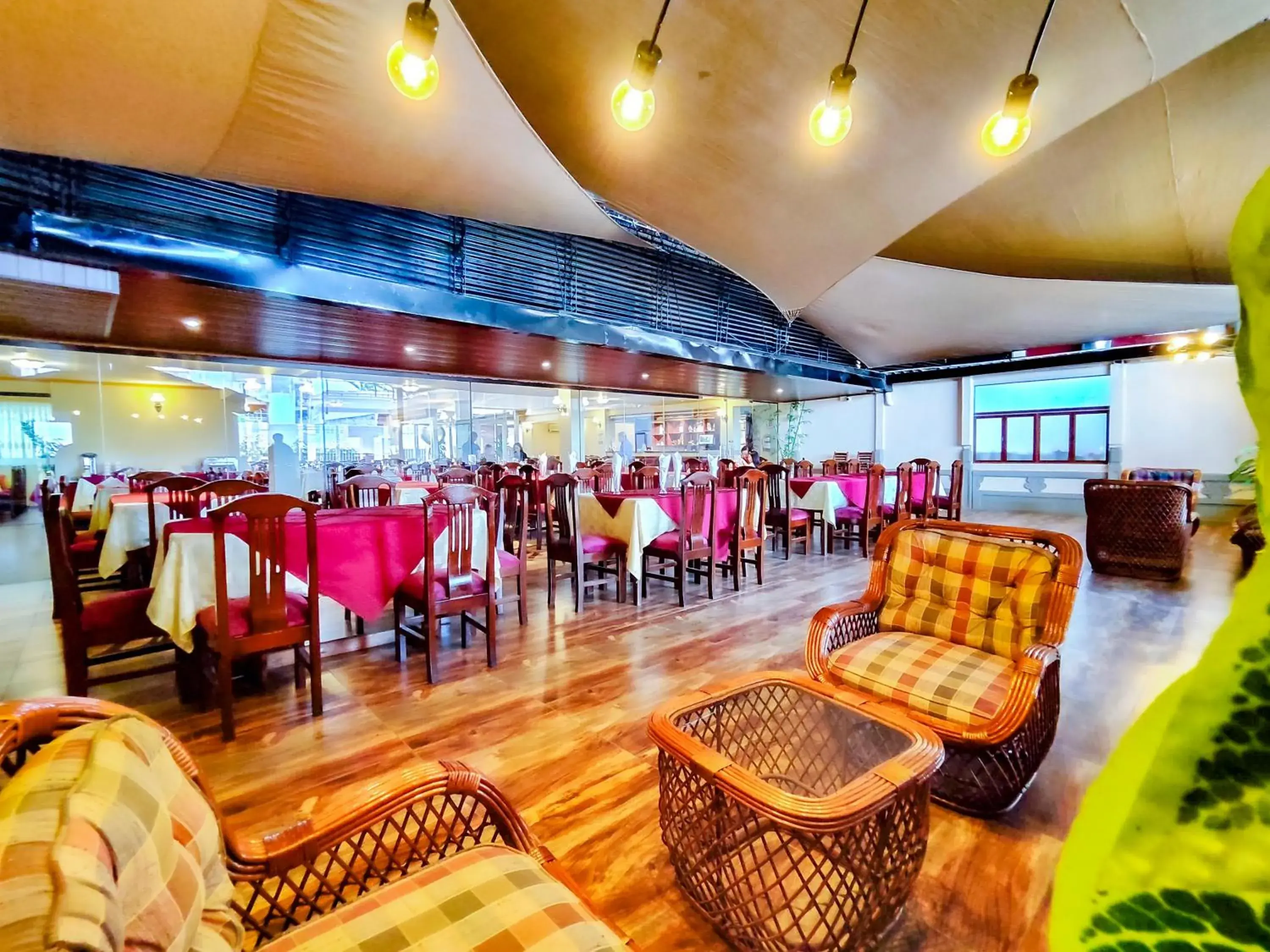 Restaurant/places to eat in Lido Hotel Restaurant/places to eat in Lido Hotel