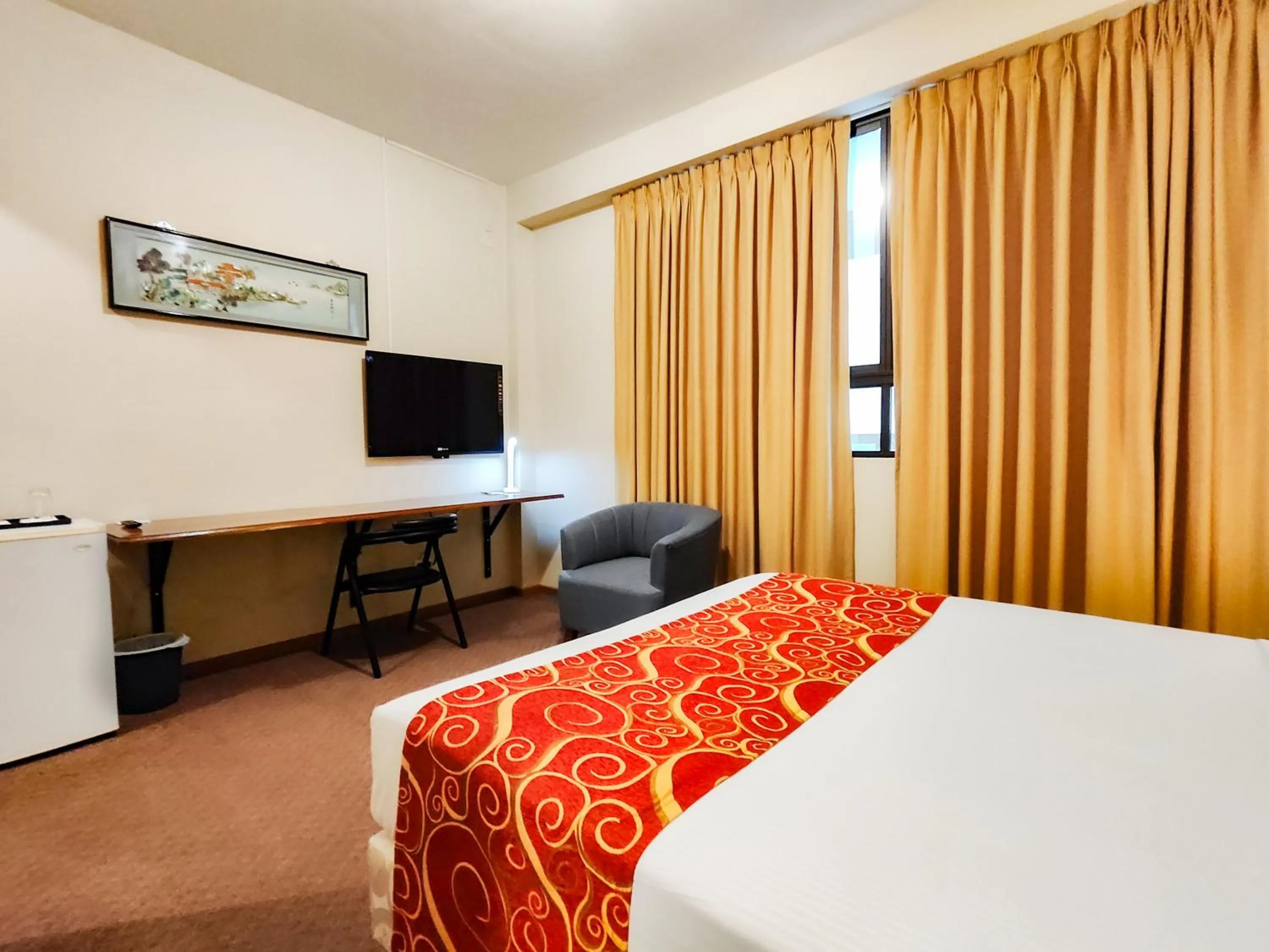 Seating area, Bed in Lido Hotel