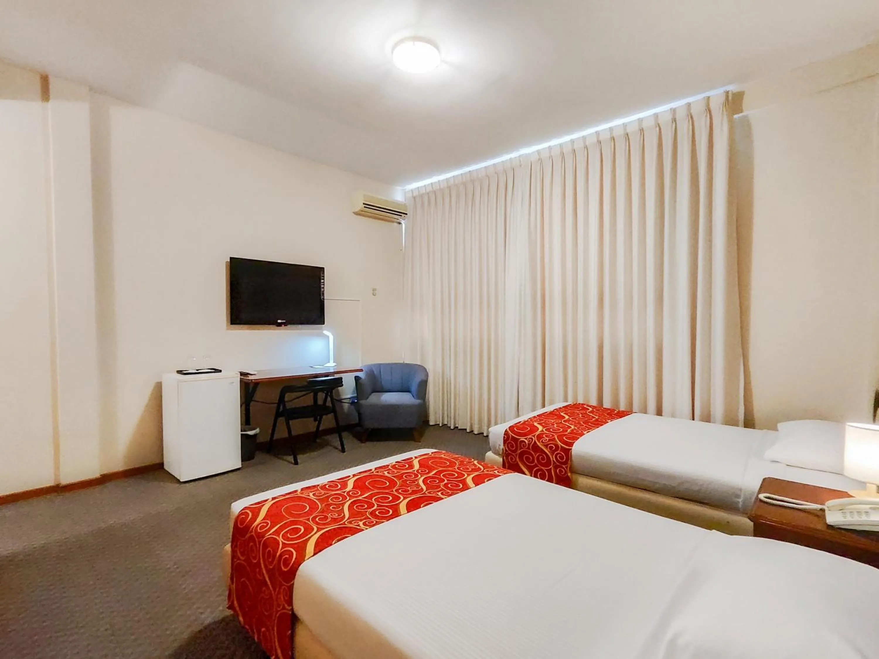 TV and multimedia, Bed in Lido Hotel