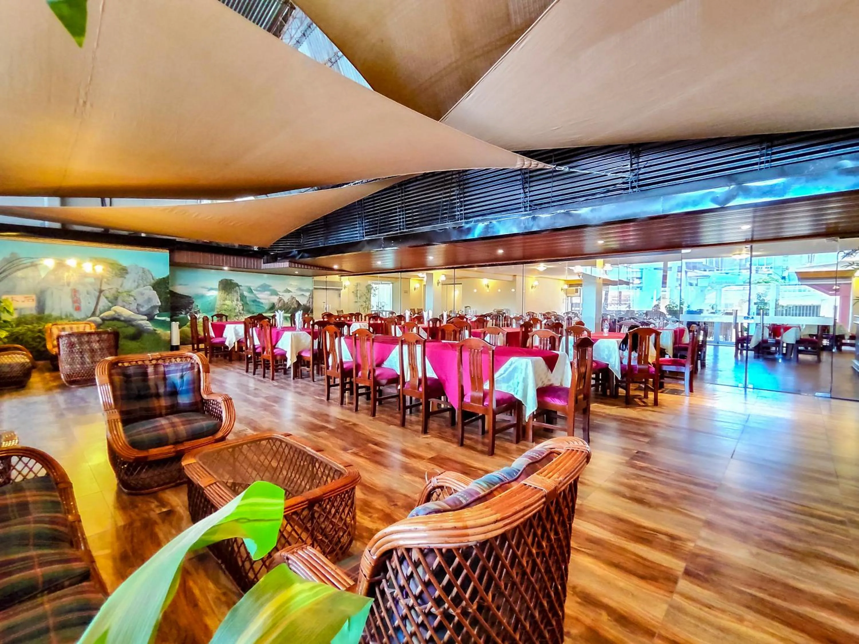 Restaurant/places to eat in Lido Hotel