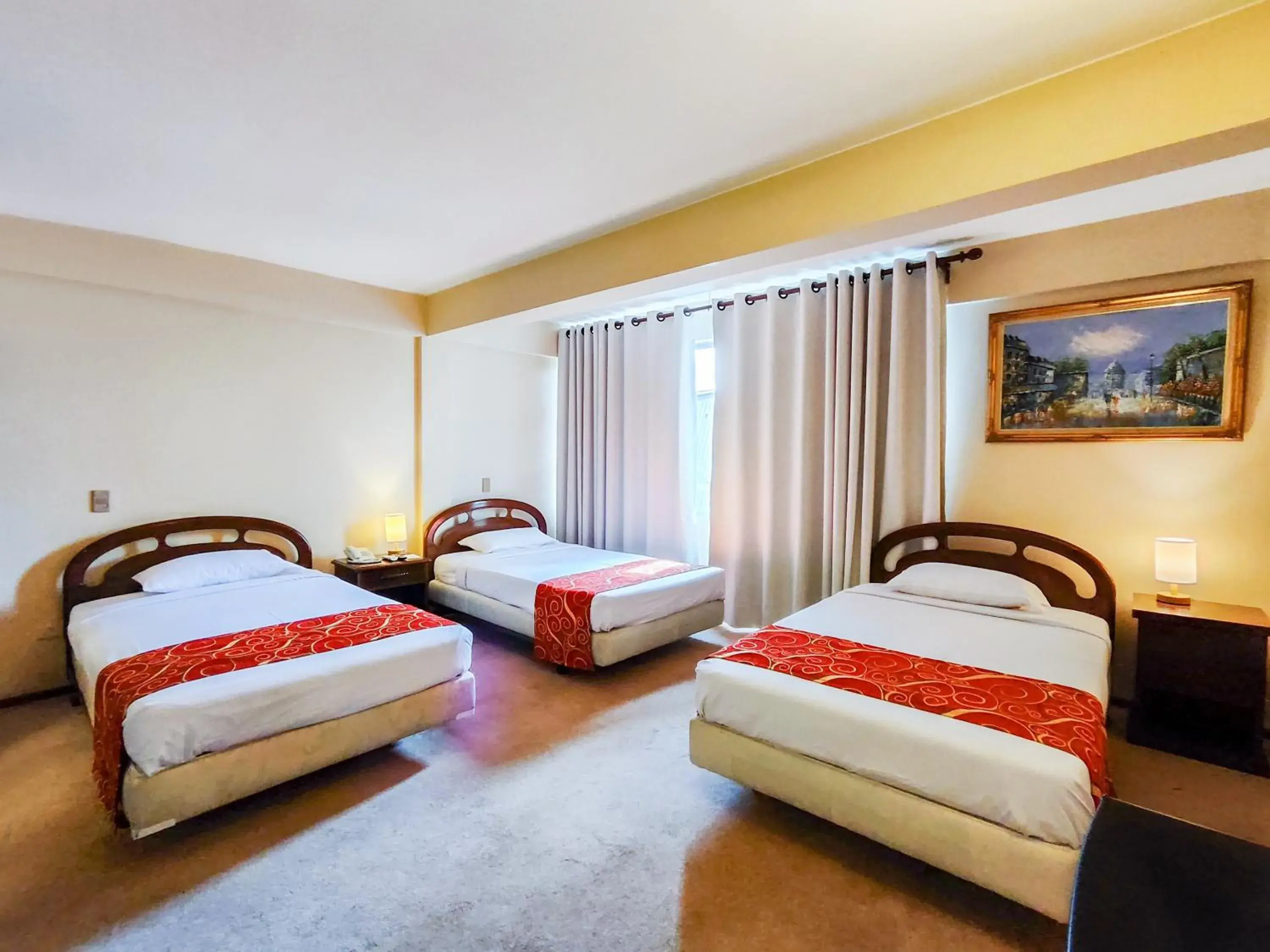 Triple Room in Lido Hotel Triple Room in Lido Hotel