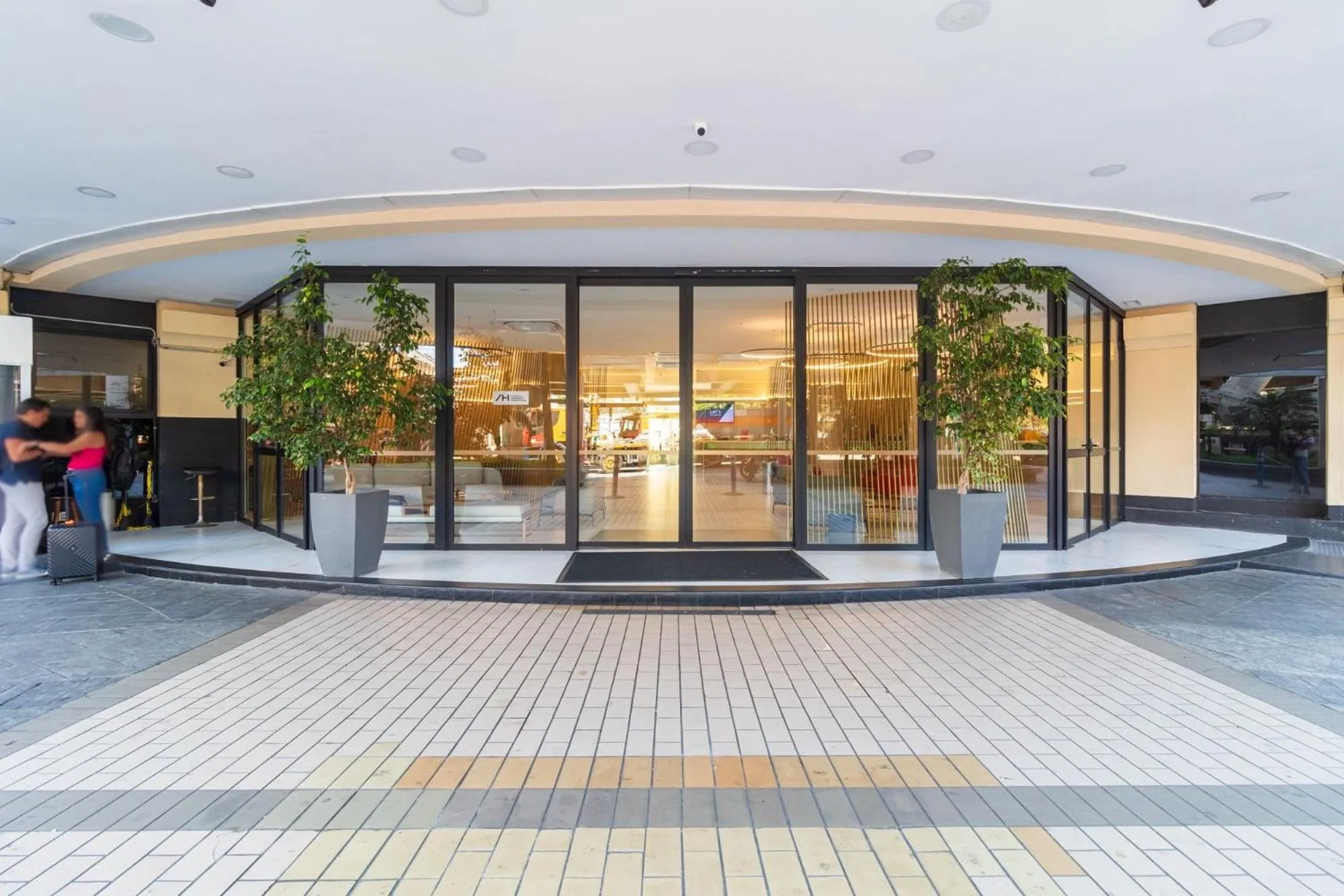 Facade/entrance in LFlats no Hotel Aeroporto Congonhas