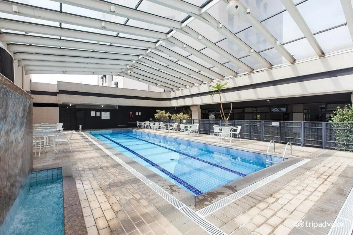 Swimming pool in LFlats no Hotel Aeroporto Congonhas