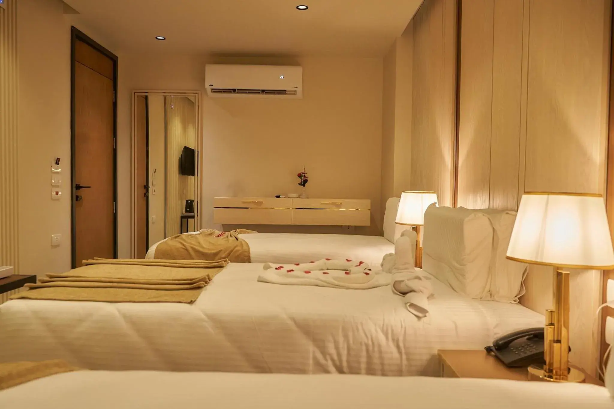 Bed in Gold's Pyramids Hotel Bed in Gold's Pyramids Hotel