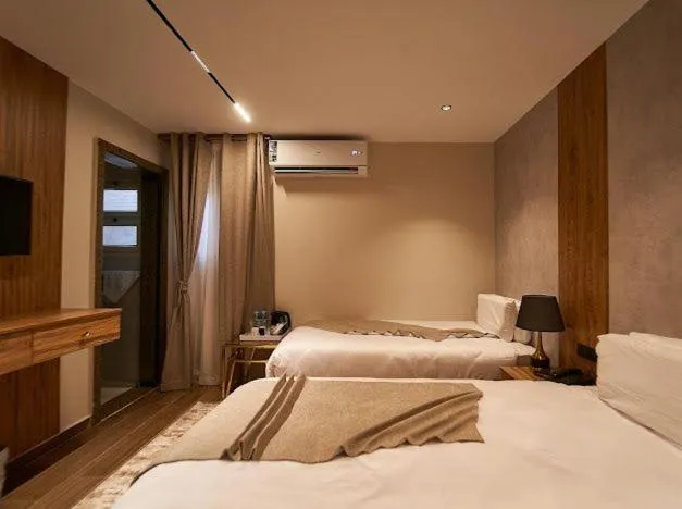 Bedroom, Bed in Gold's Pyramids Hotel