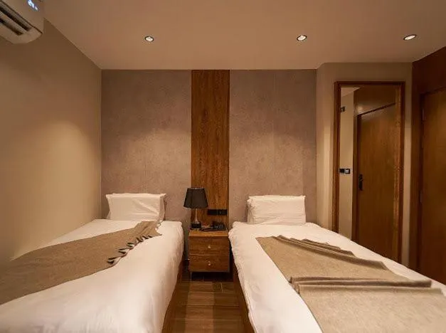 Bedroom, Bed in Gold's Pyramids Hotel