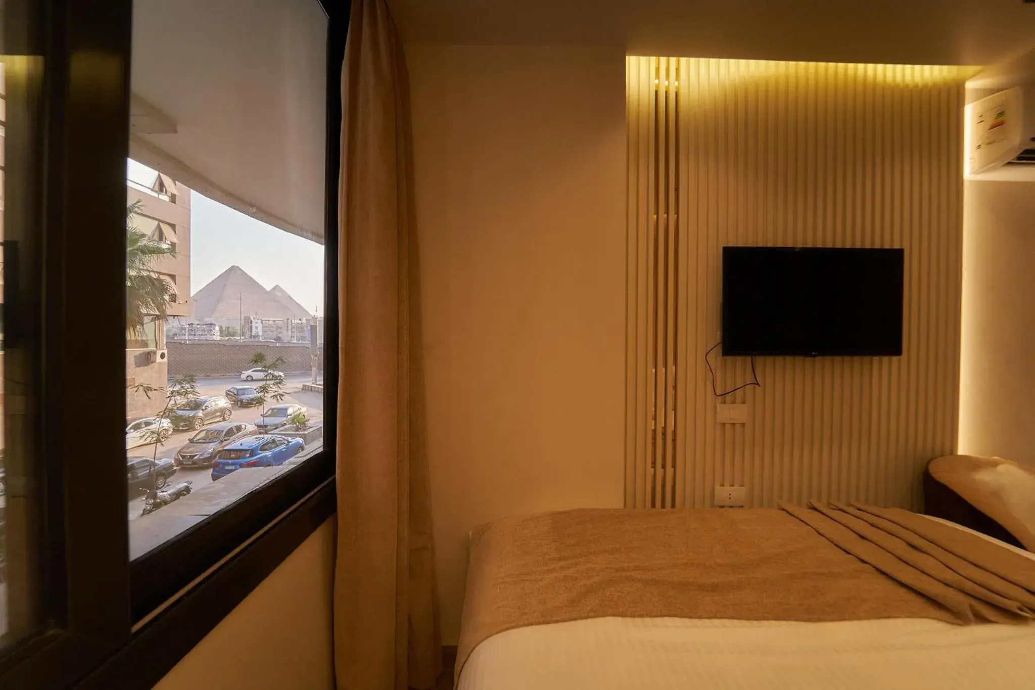 Small Double Room in Gold's Pyramids Hotel Small Double Room in Gold's Pyramids Hotel