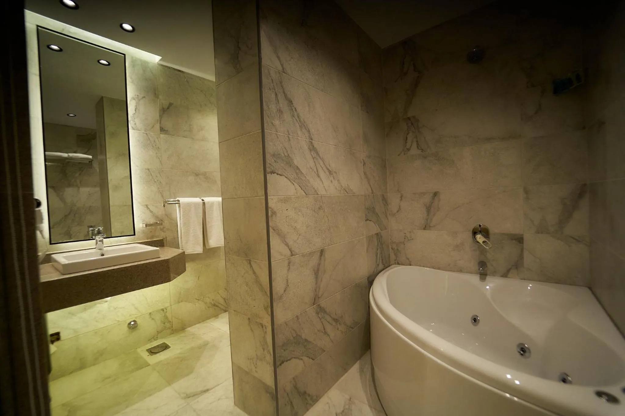 Shower in Gold's Pyramids Hotel