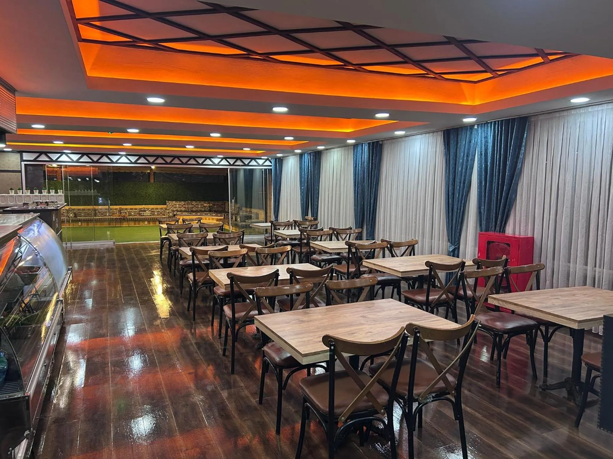 Restaurant/places to eat in Avist Hotel Avcılar